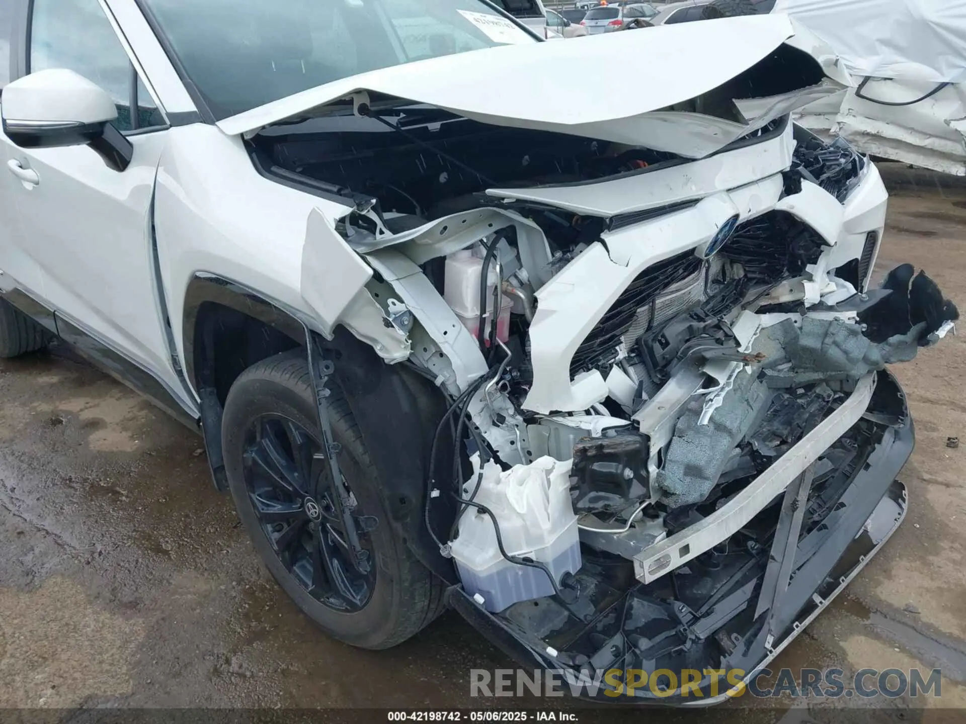 18 Photograph of a damaged car 2T3T6RFV3RW066117 TOYOTA RAV4 HYBRID 2024