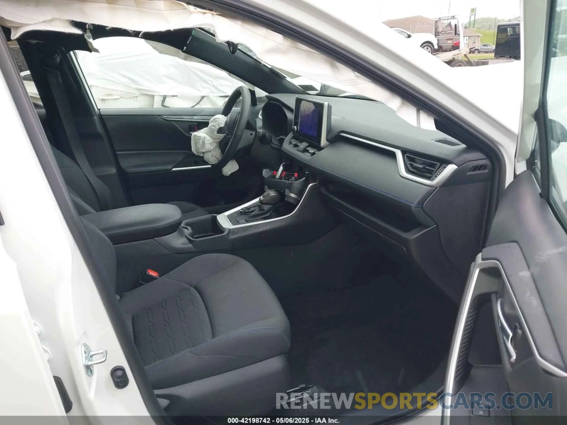 5 Photograph of a damaged car 2T3T6RFV3RW066117 TOYOTA RAV4 HYBRID 2024