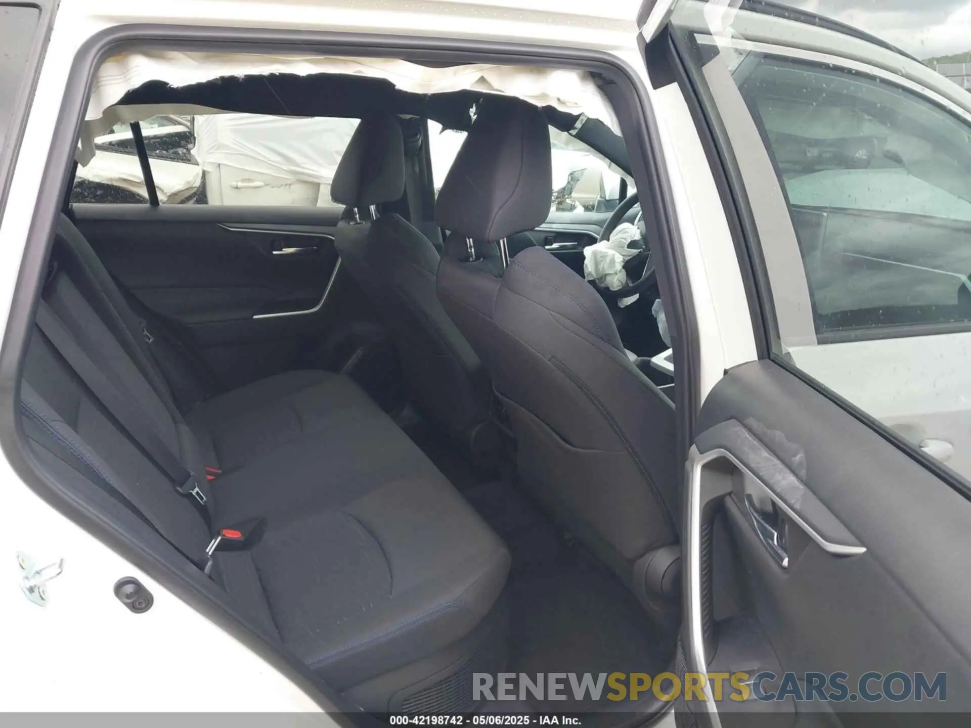 8 Photograph of a damaged car 2T3T6RFV3RW066117 TOYOTA RAV4 HYBRID 2024
