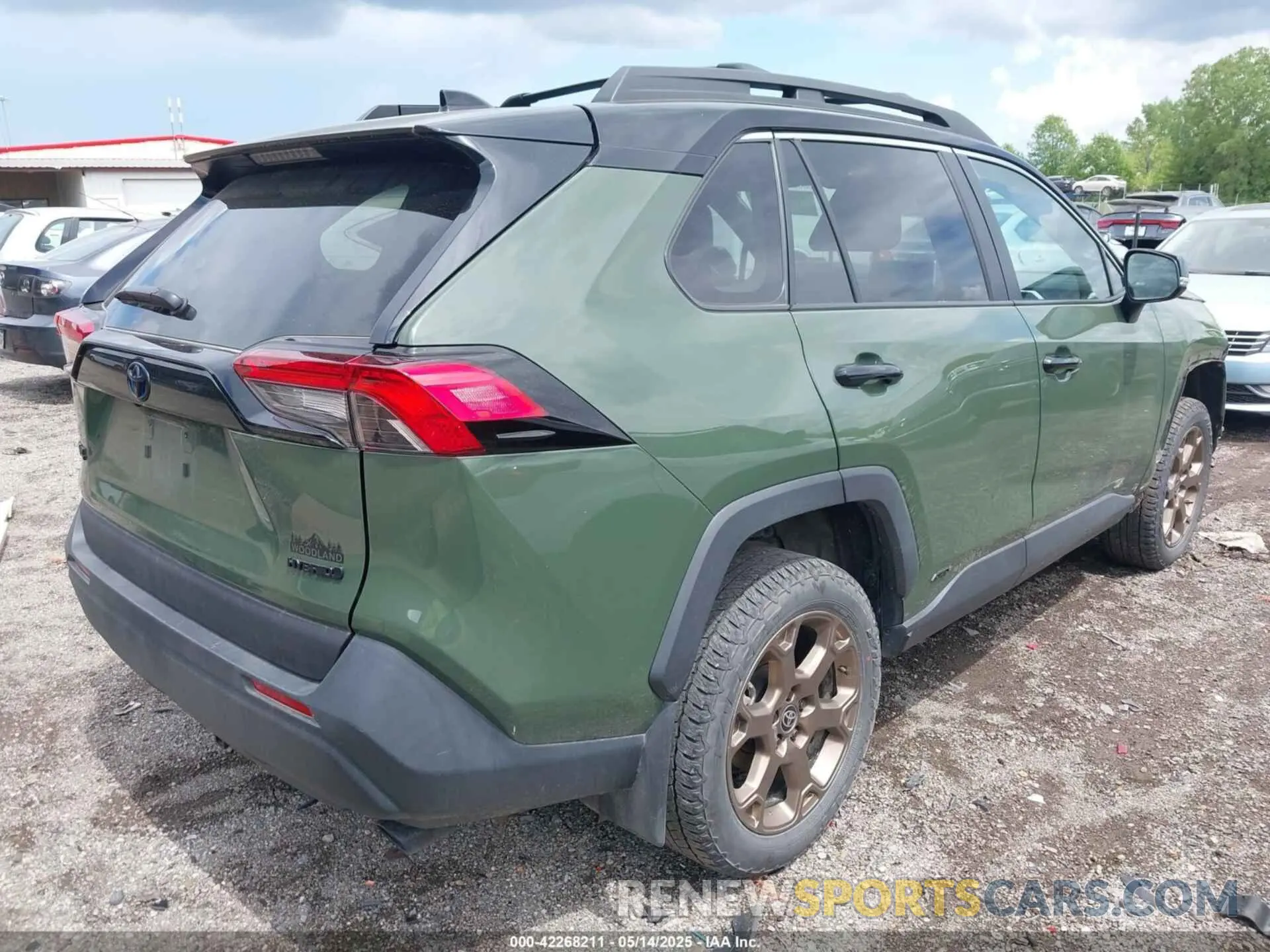 4 Photograph of a damaged car 2T3UWRFV4RW219138 TOYOTA RAV4 HYBRID 2024