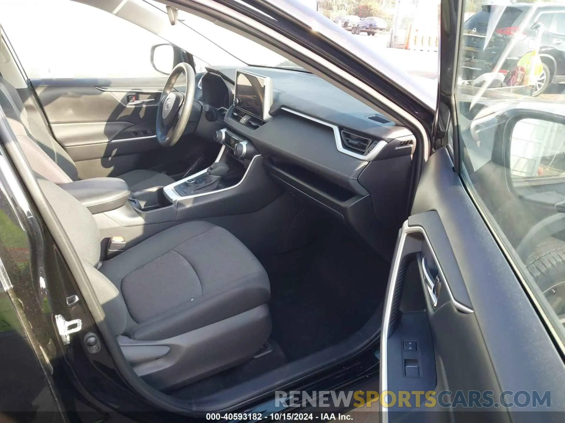 5 Photograph of a damaged car 2T3UWRFV8RW204576 TOYOTA RAV4 HYBRID 2024