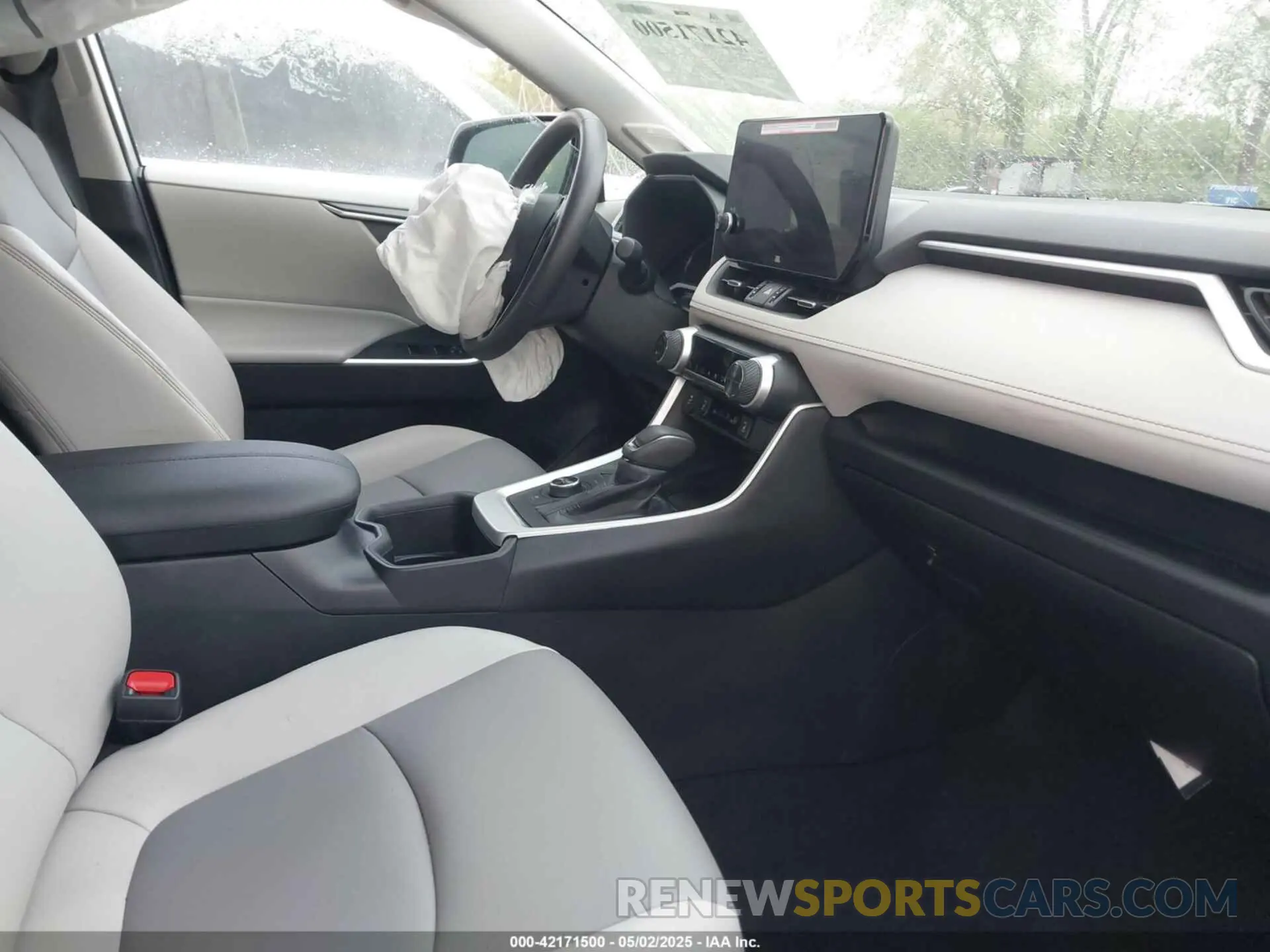 5 Photograph of a damaged car 4T3B6RFV2RU151316 TOYOTA RAV4 HYBRID 2024