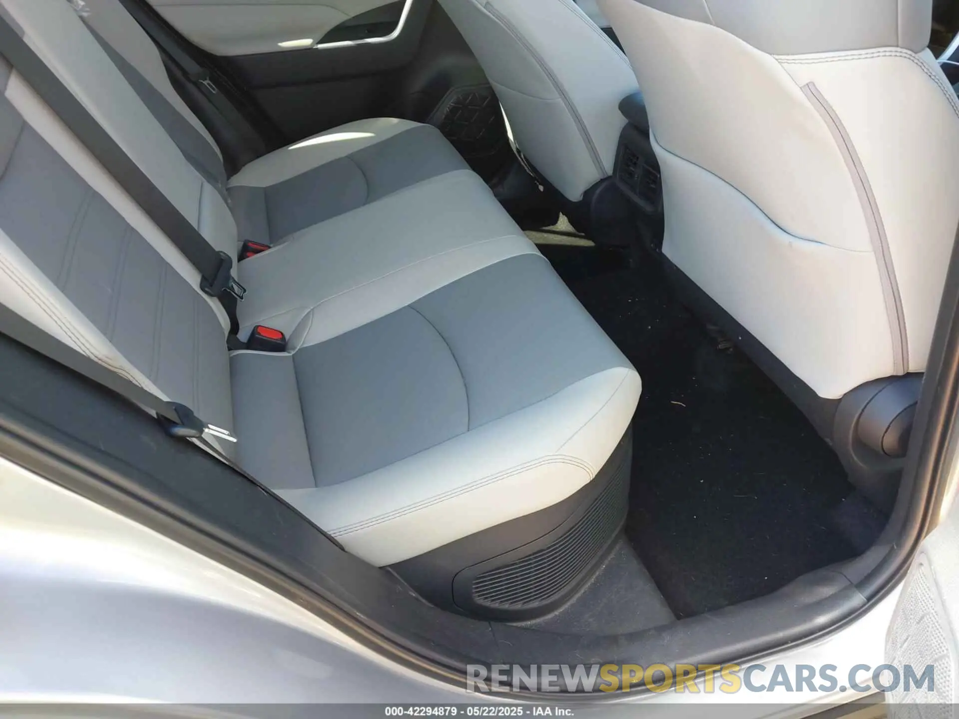 8 Photograph of a damaged car 4T3B6RFV7RU165521 TOYOTA RAV4 HYBRID 2024
