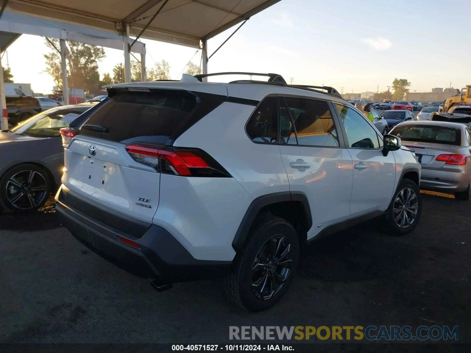 4 Photograph of a damaged car 4T3B6RFV9RU156352 TOYOTA RAV4 HYBRID 2024