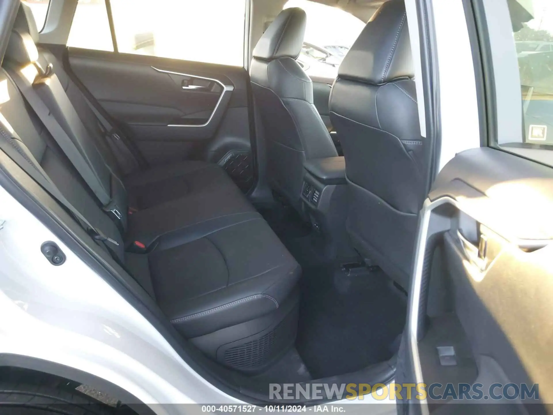 8 Photograph of a damaged car 4T3B6RFV9RU156352 TOYOTA RAV4 HYBRID 2024
