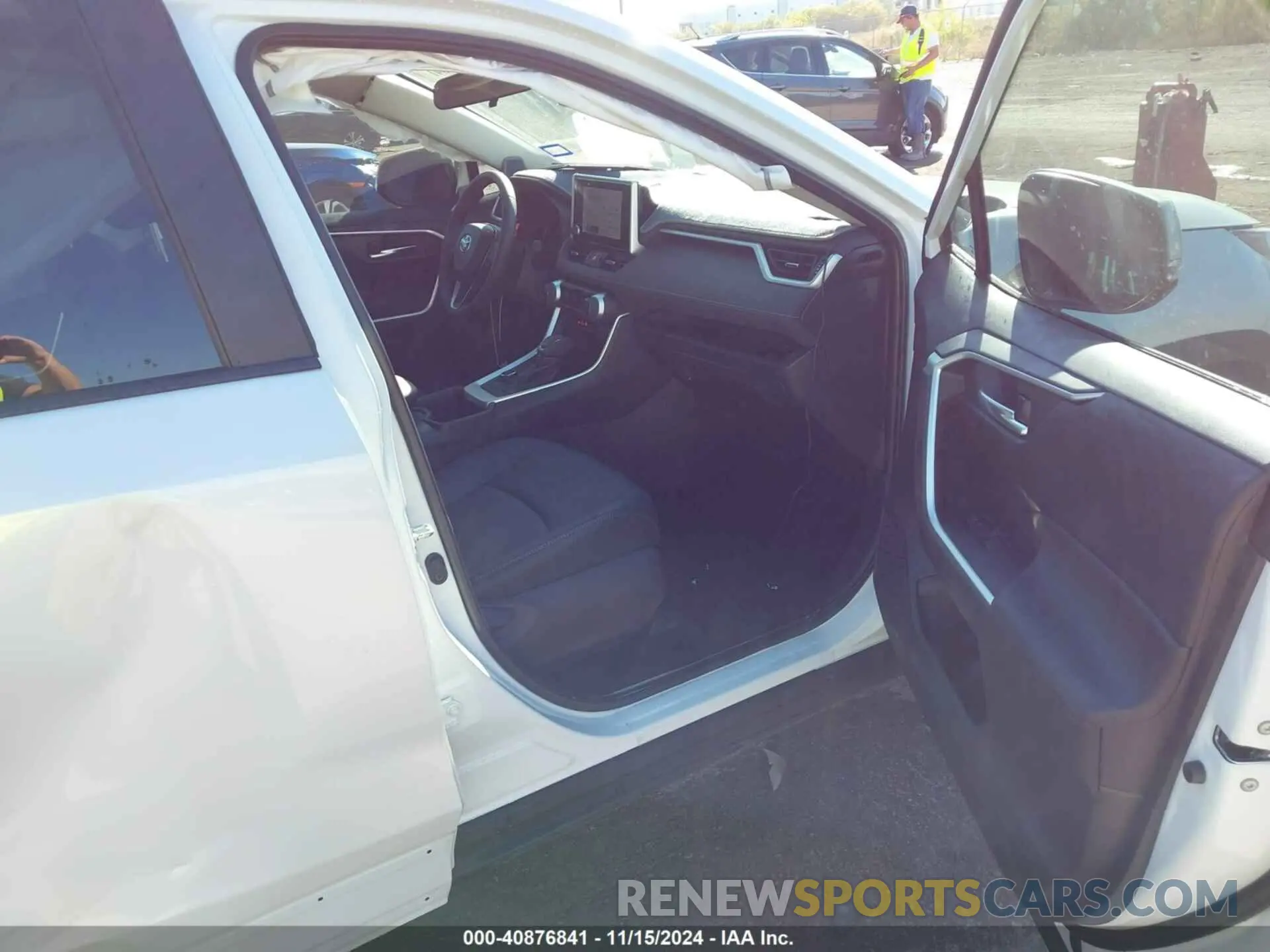 5 Photograph of a damaged car 4T3B6RFV9RU162684 TOYOTA RAV4 HYBRID 2024