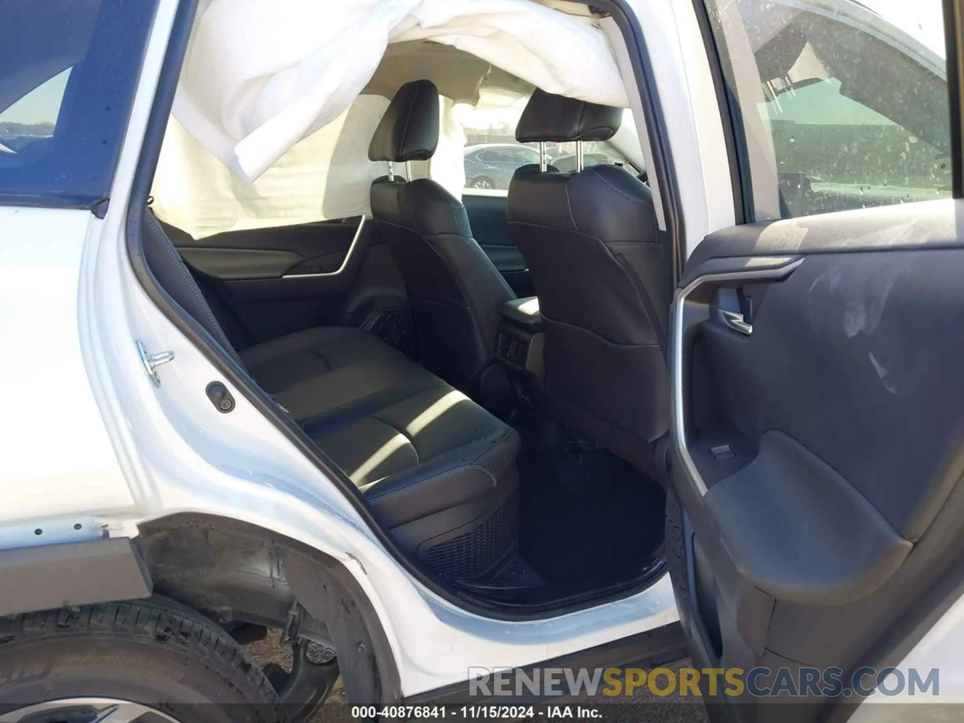 8 Photograph of a damaged car 4T3B6RFV9RU162684 TOYOTA RAV4 HYBRID 2024