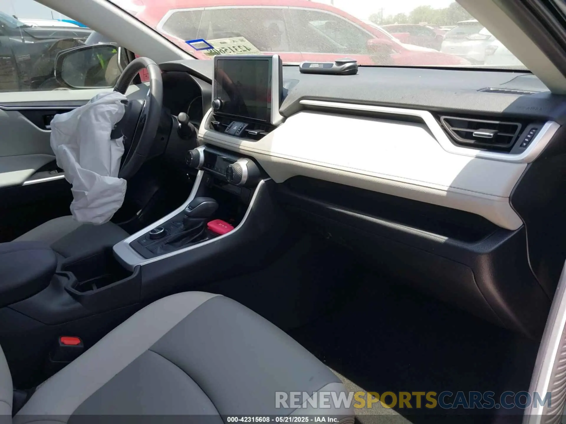 5 Photograph of a damaged car 4T3B6RFV9RU169117 TOYOTA RAV4 HYBRID 2024