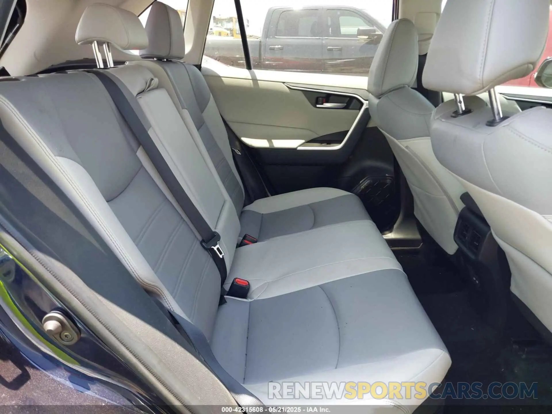 8 Photograph of a damaged car 4T3B6RFV9RU169117 TOYOTA RAV4 HYBRID 2024