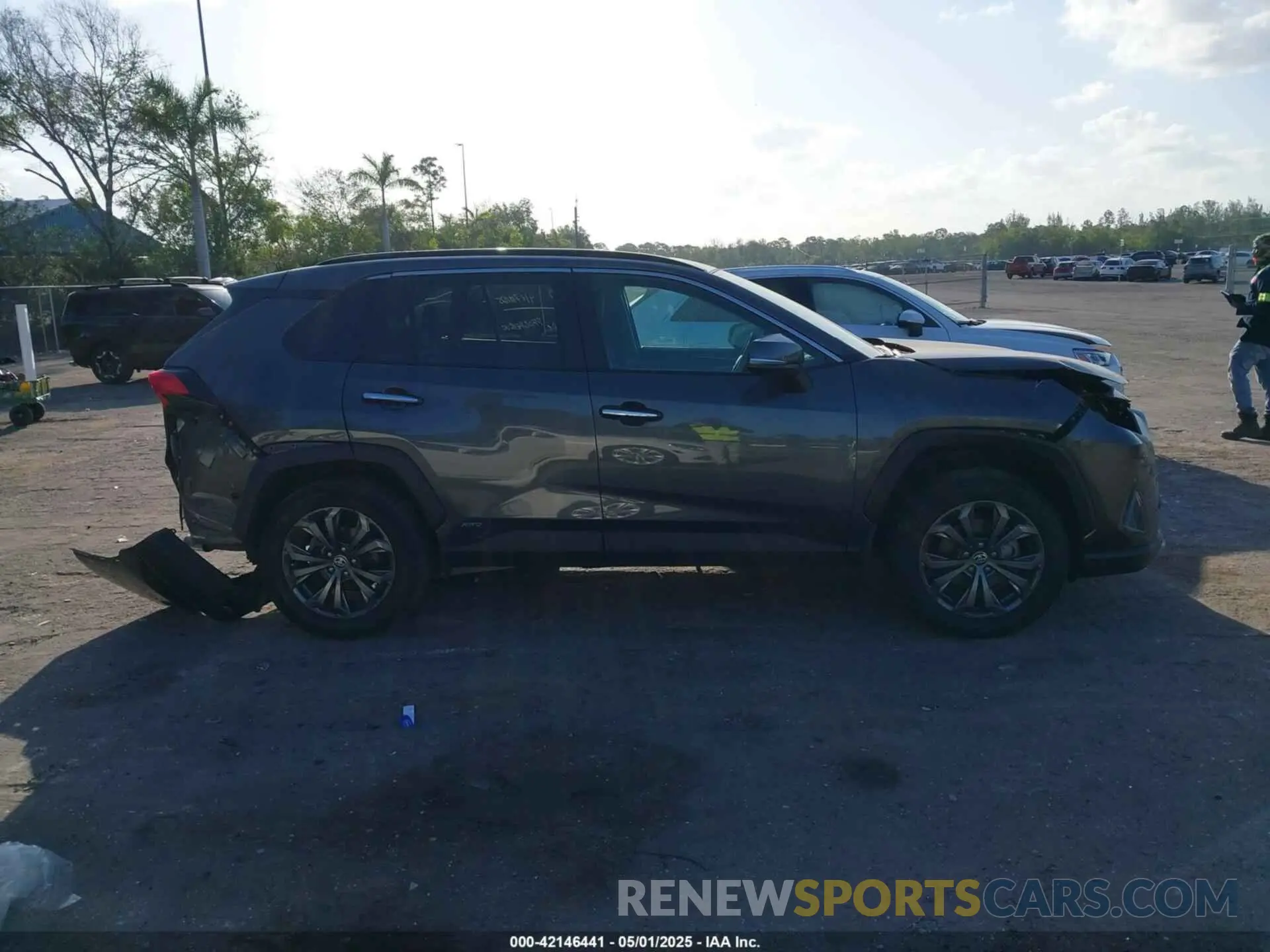 13 Photograph of a damaged car 4T3D6RFV2RU140731 TOYOTA RAV4 HYBRID 2024