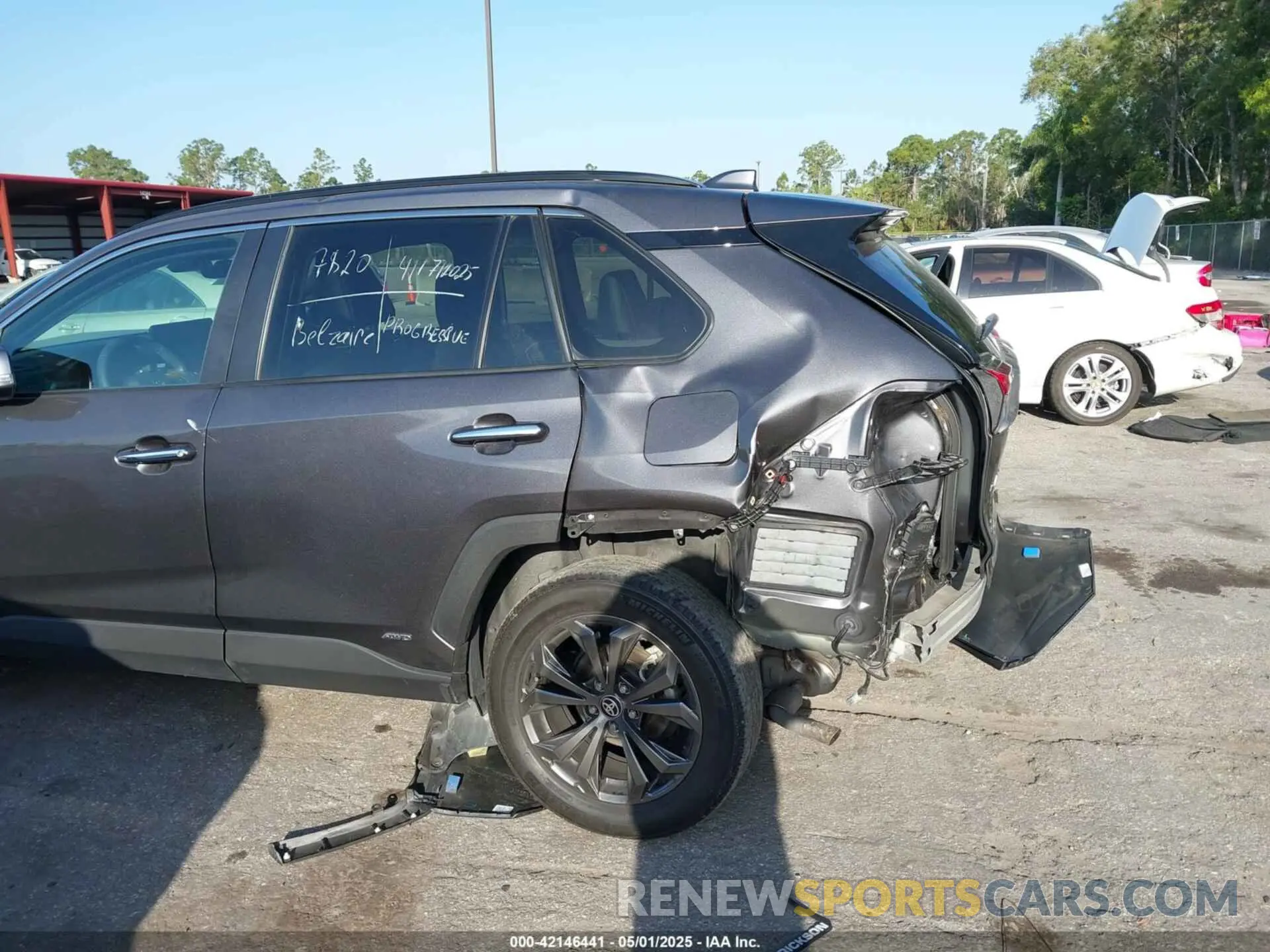 6 Photograph of a damaged car 4T3D6RFV2RU140731 TOYOTA RAV4 HYBRID 2024