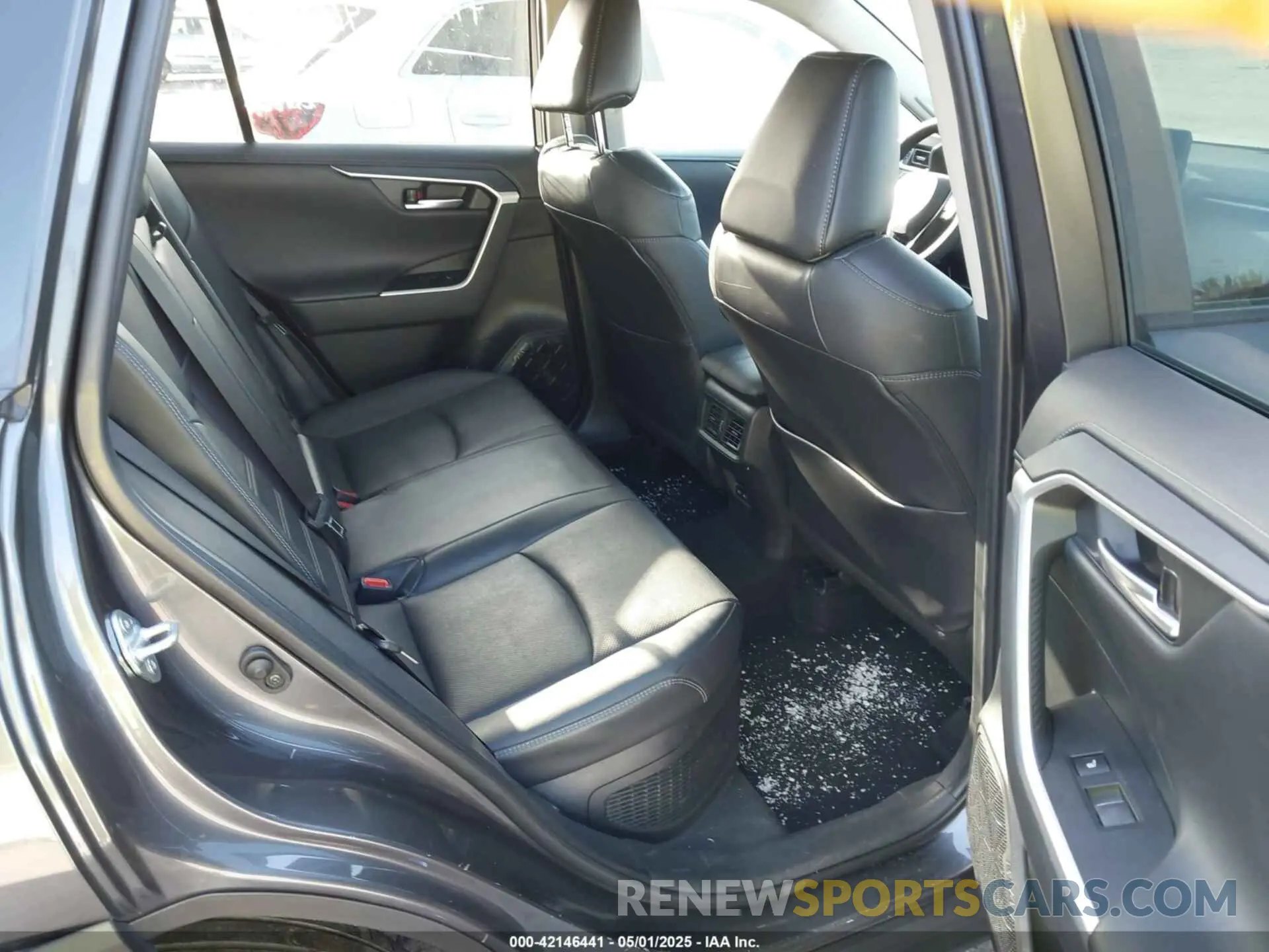8 Photograph of a damaged car 4T3D6RFV2RU140731 TOYOTA RAV4 HYBRID 2024
