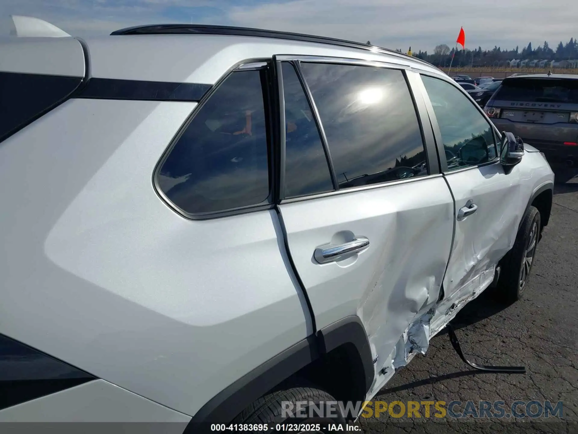 17 Photograph of a damaged car 4T3D6RFV4RU157367 TOYOTA RAV4 HYBRID 2024