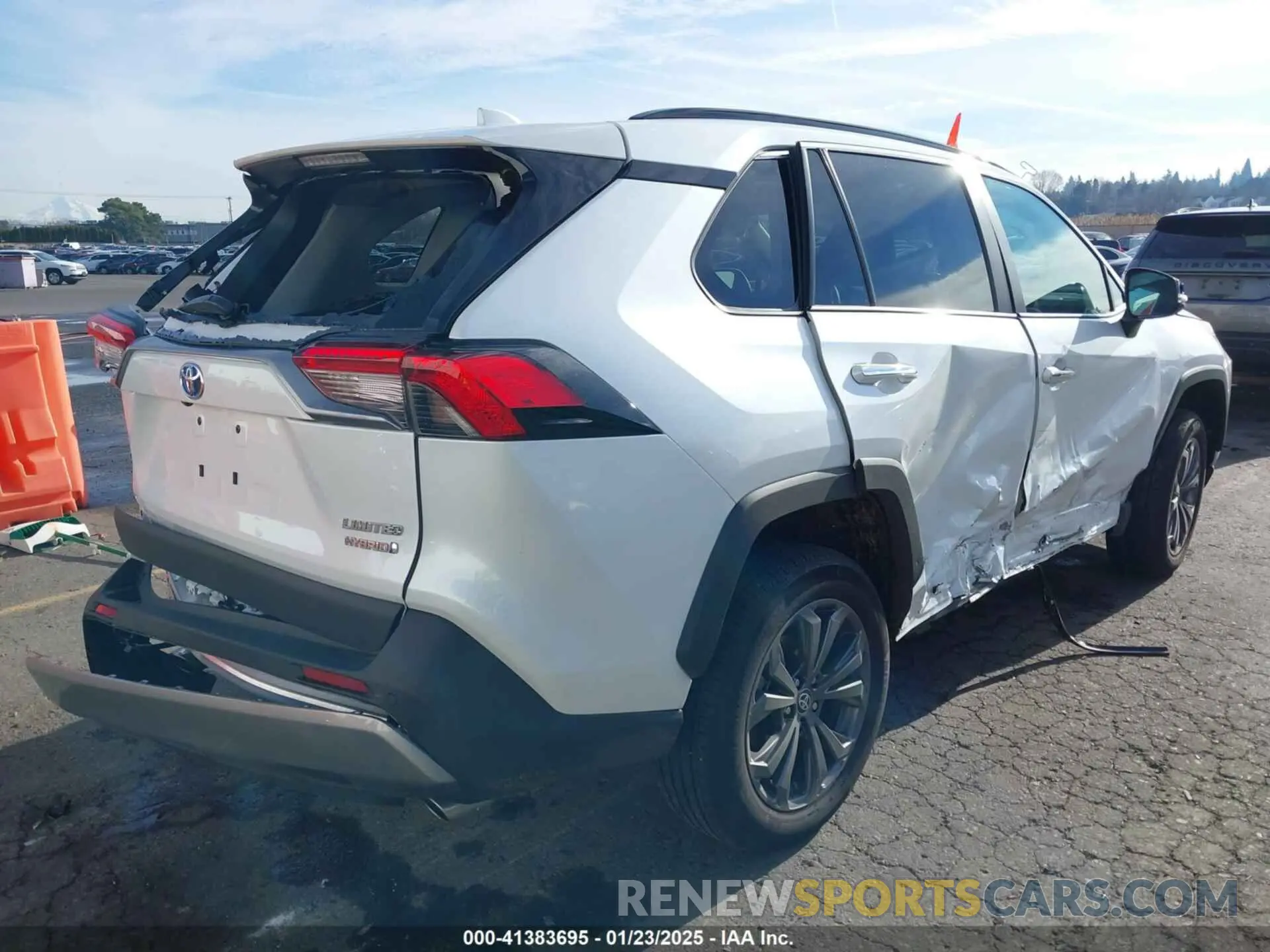 4 Photograph of a damaged car 4T3D6RFV4RU157367 TOYOTA RAV4 HYBRID 2024