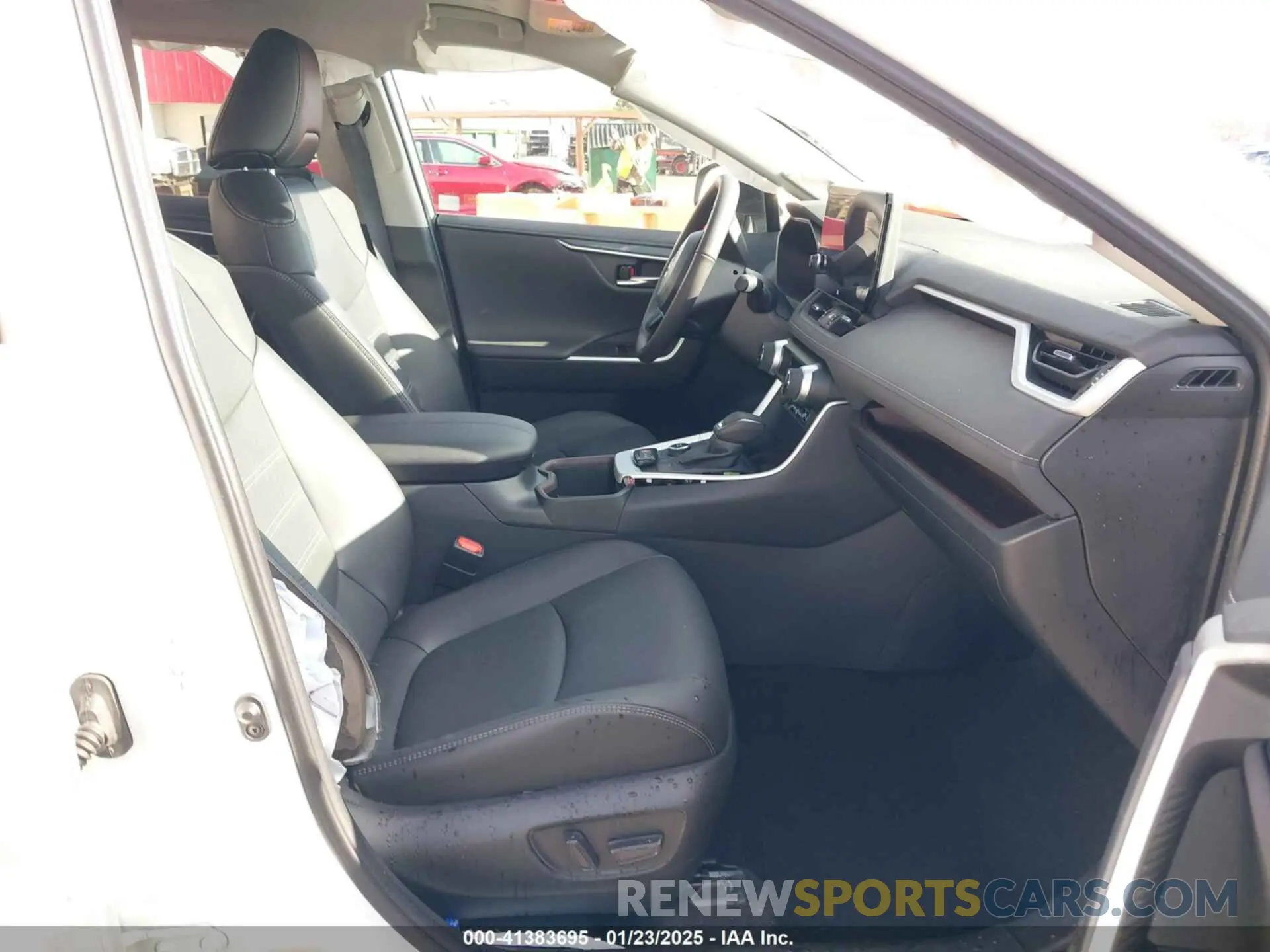 5 Photograph of a damaged car 4T3D6RFV4RU157367 TOYOTA RAV4 HYBRID 2024