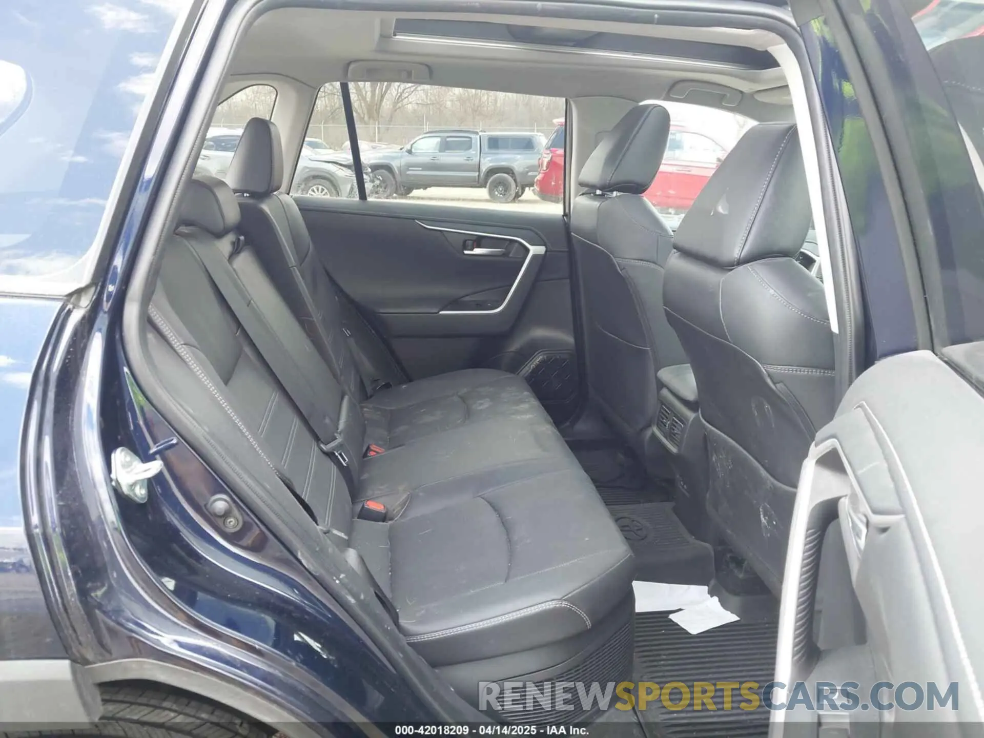 8 Photograph of a damaged car 4T3D6RFV5RU143932 TOYOTA RAV4 HYBRID 2024
