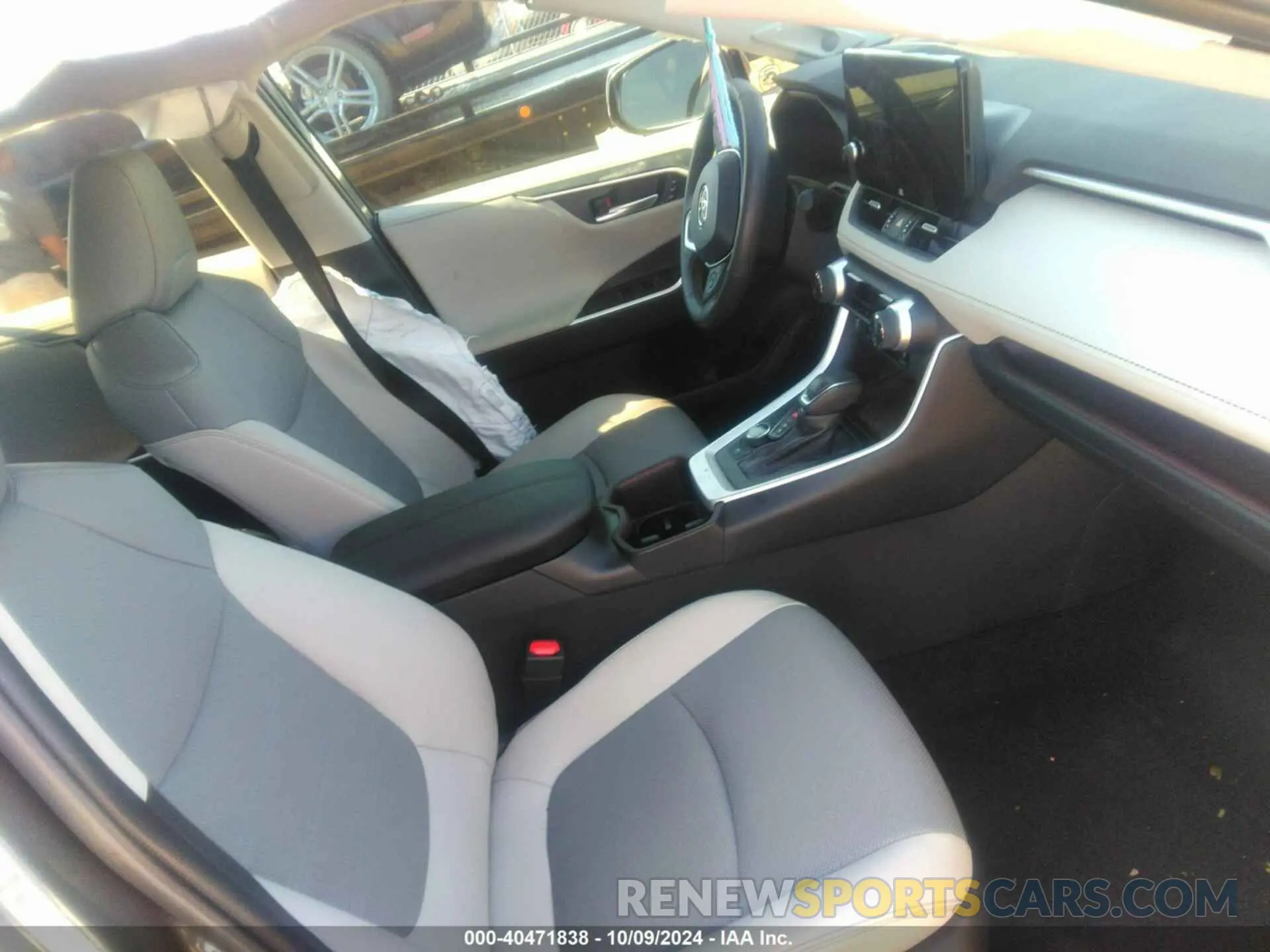 5 Photograph of a damaged car 4T3D6RFV5RU148225 TOYOTA RAV4 HYBRID 2024