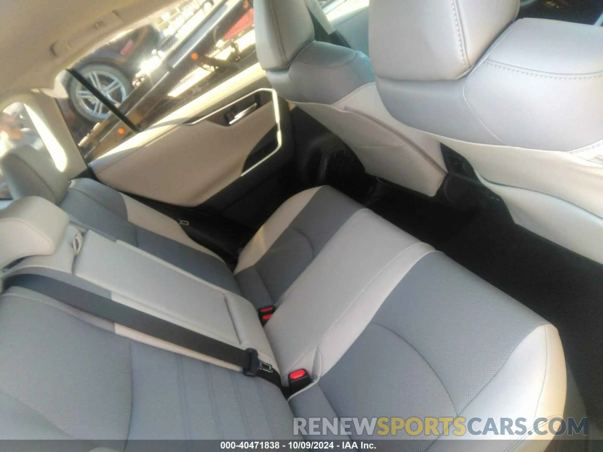 8 Photograph of a damaged car 4T3D6RFV5RU148225 TOYOTA RAV4 HYBRID 2024