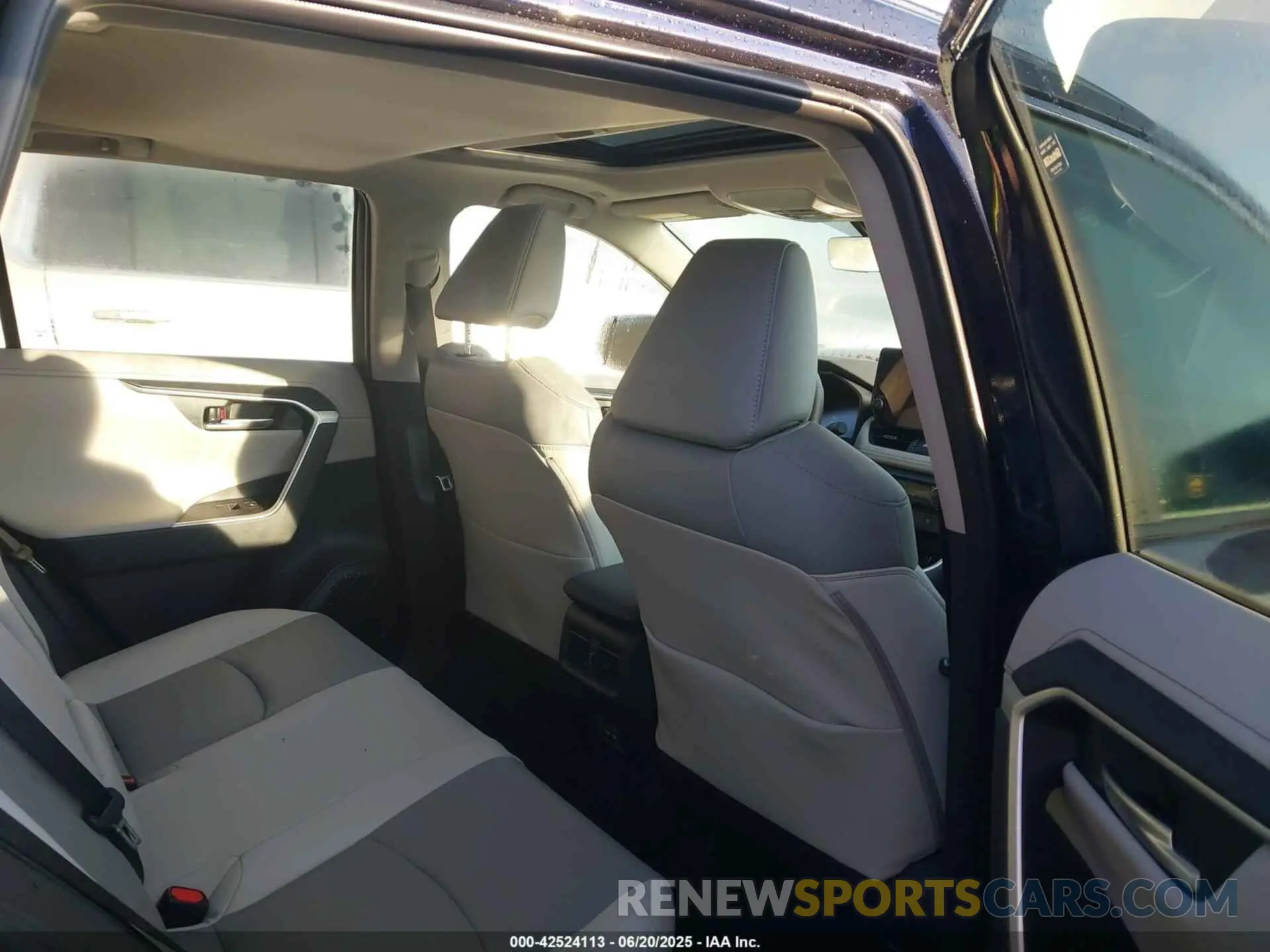 8 Photograph of a damaged car 4T3D6RFV5RU170502 TOYOTA RAV4 HYBRID 2024