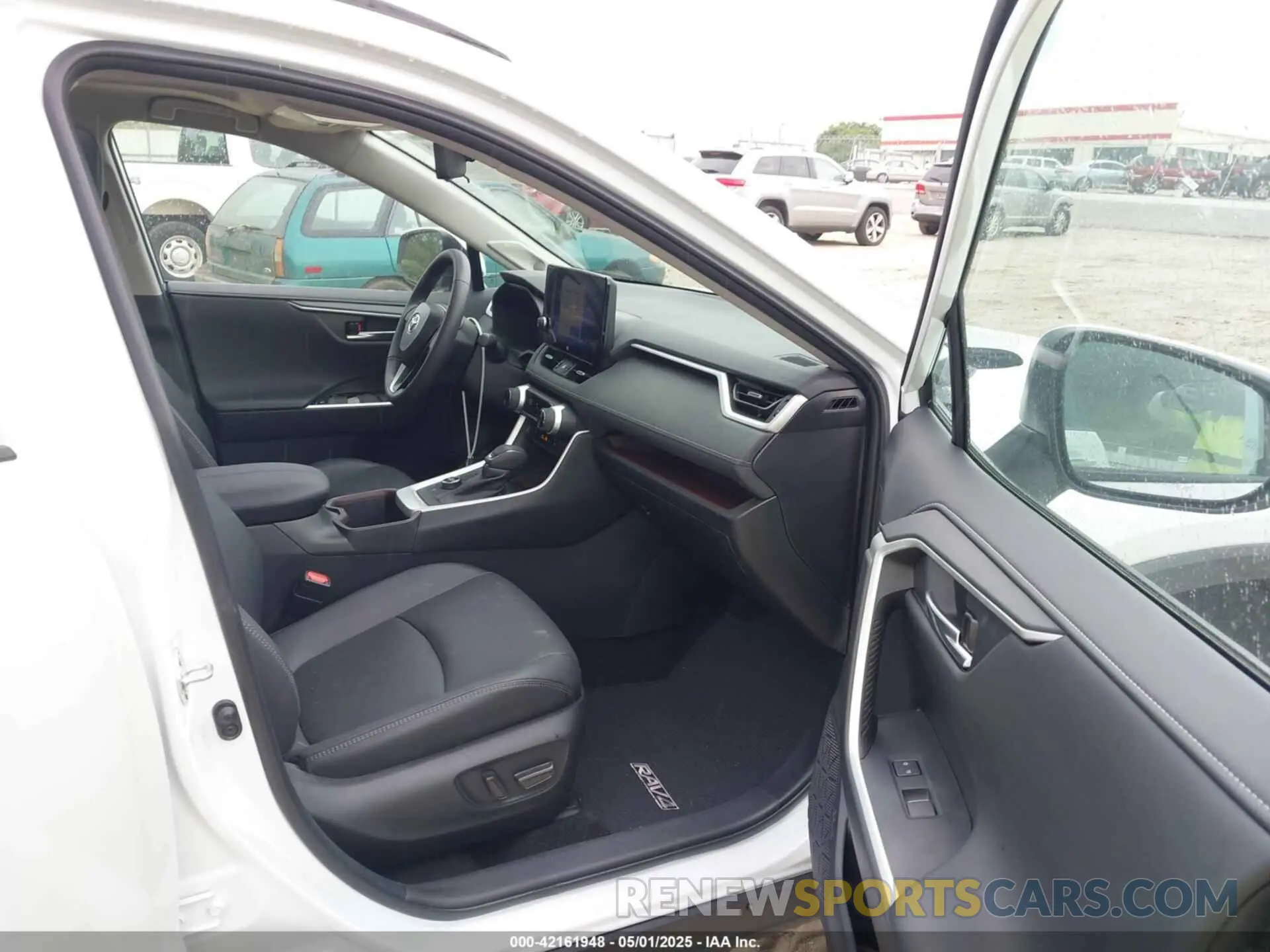 5 Photograph of a damaged car 4T3D6RFVXRU163559 TOYOTA RAV4 HYBRID 2024