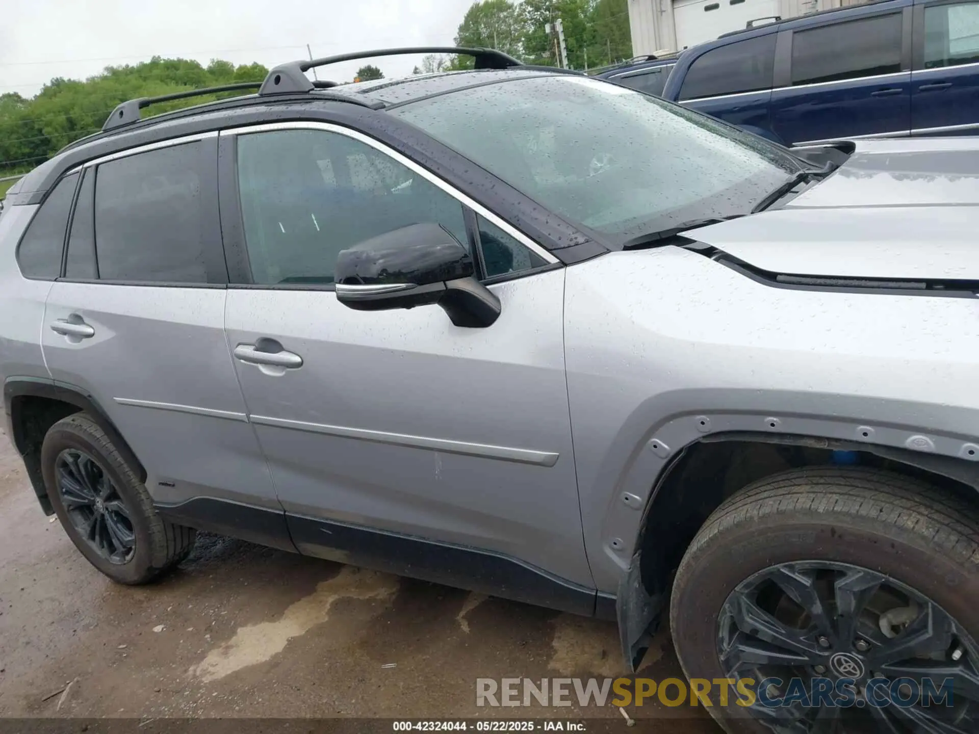 14 Photograph of a damaged car 4T3E6RFV2RU142970 TOYOTA RAV4 HYBRID 2024