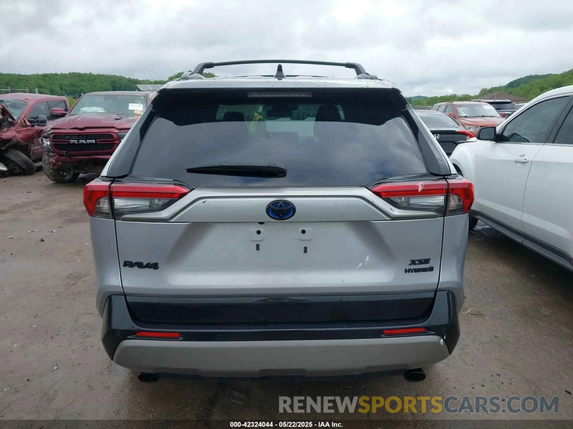 17 Photograph of a damaged car 4T3E6RFV2RU142970 TOYOTA RAV4 HYBRID 2024