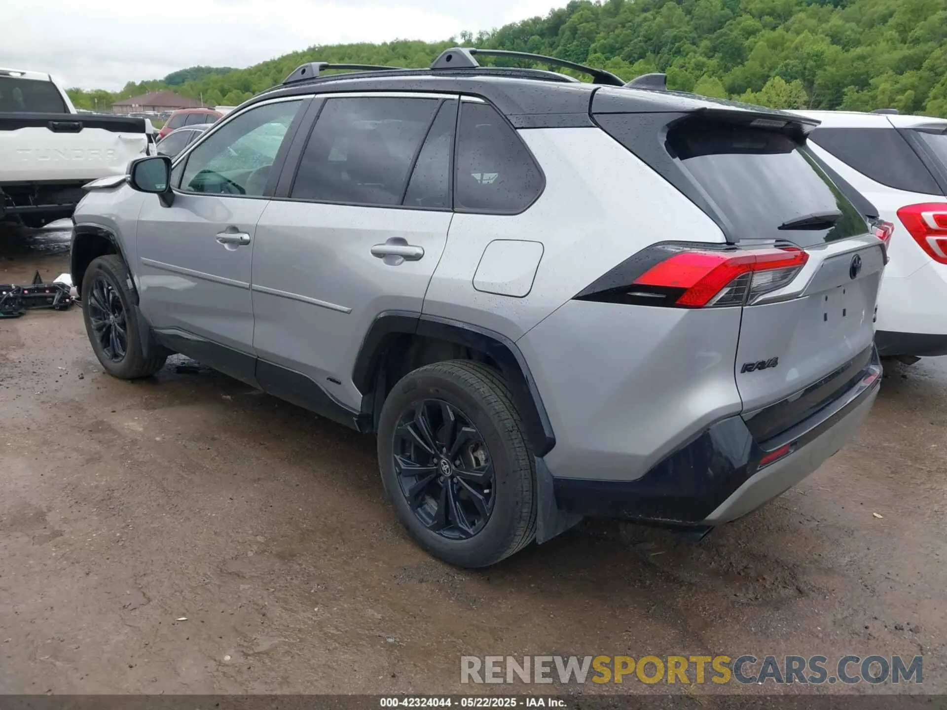 3 Photograph of a damaged car 4T3E6RFV2RU142970 TOYOTA RAV4 HYBRID 2024