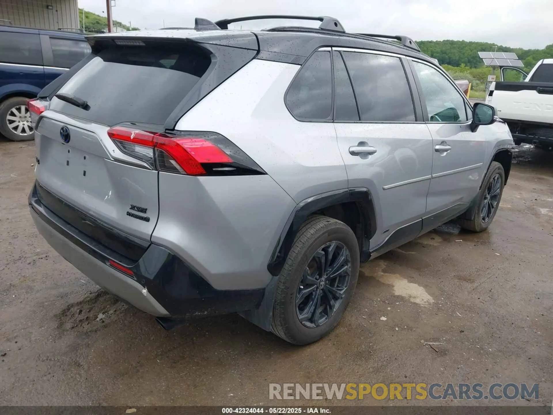 4 Photograph of a damaged car 4T3E6RFV2RU142970 TOYOTA RAV4 HYBRID 2024