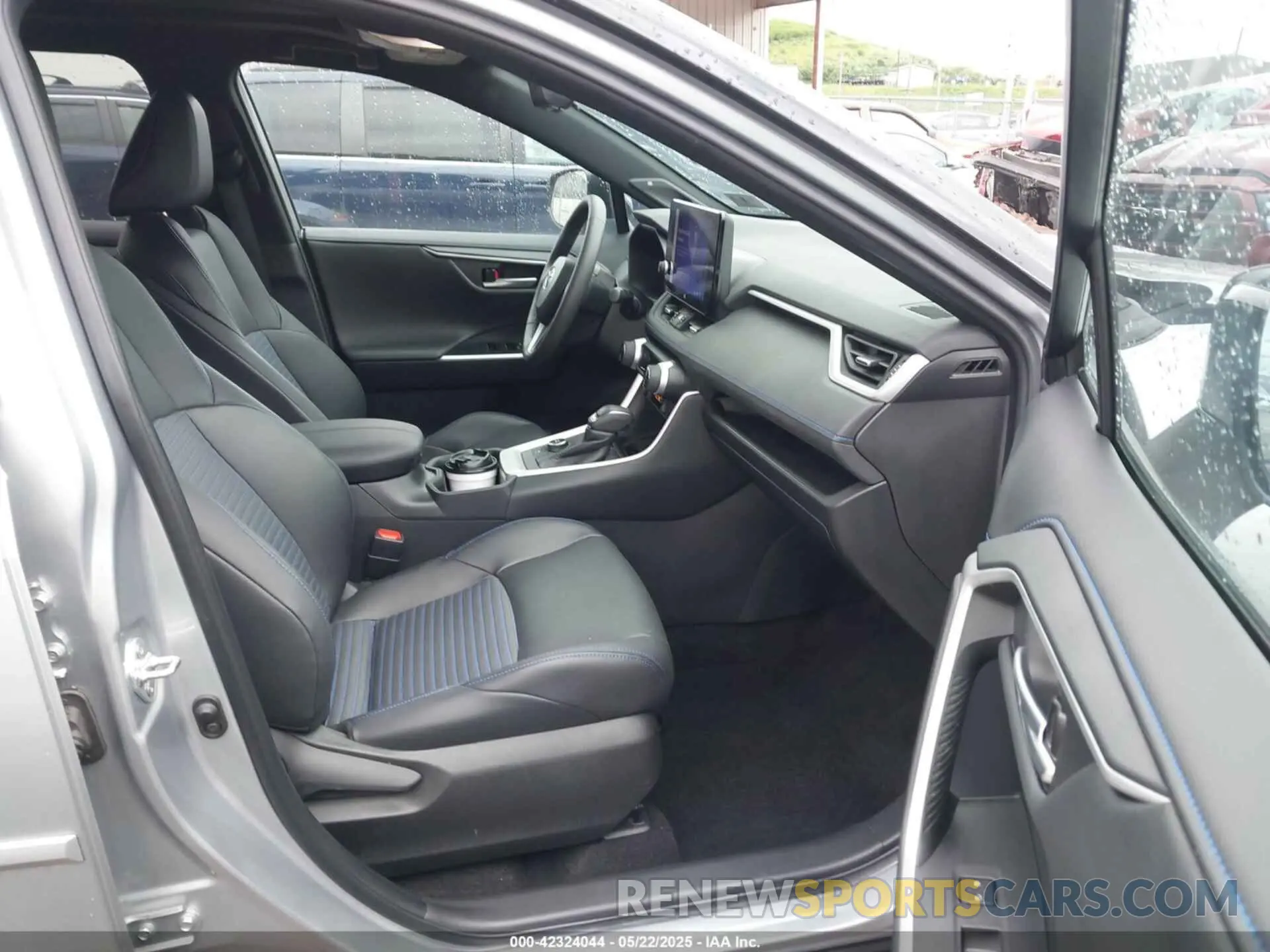 5 Photograph of a damaged car 4T3E6RFV2RU142970 TOYOTA RAV4 HYBRID 2024
