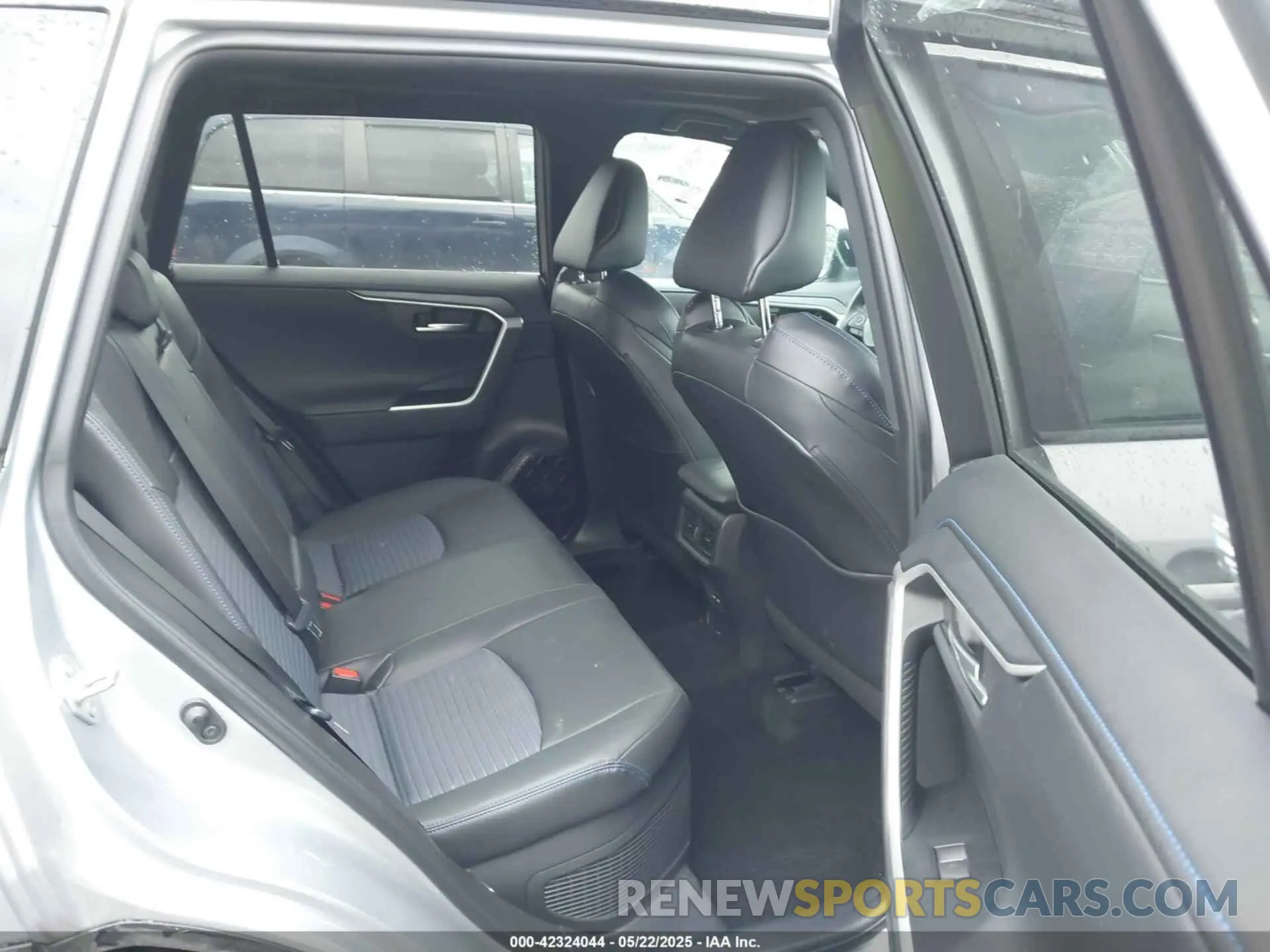 8 Photograph of a damaged car 4T3E6RFV2RU142970 TOYOTA RAV4 HYBRID 2024
