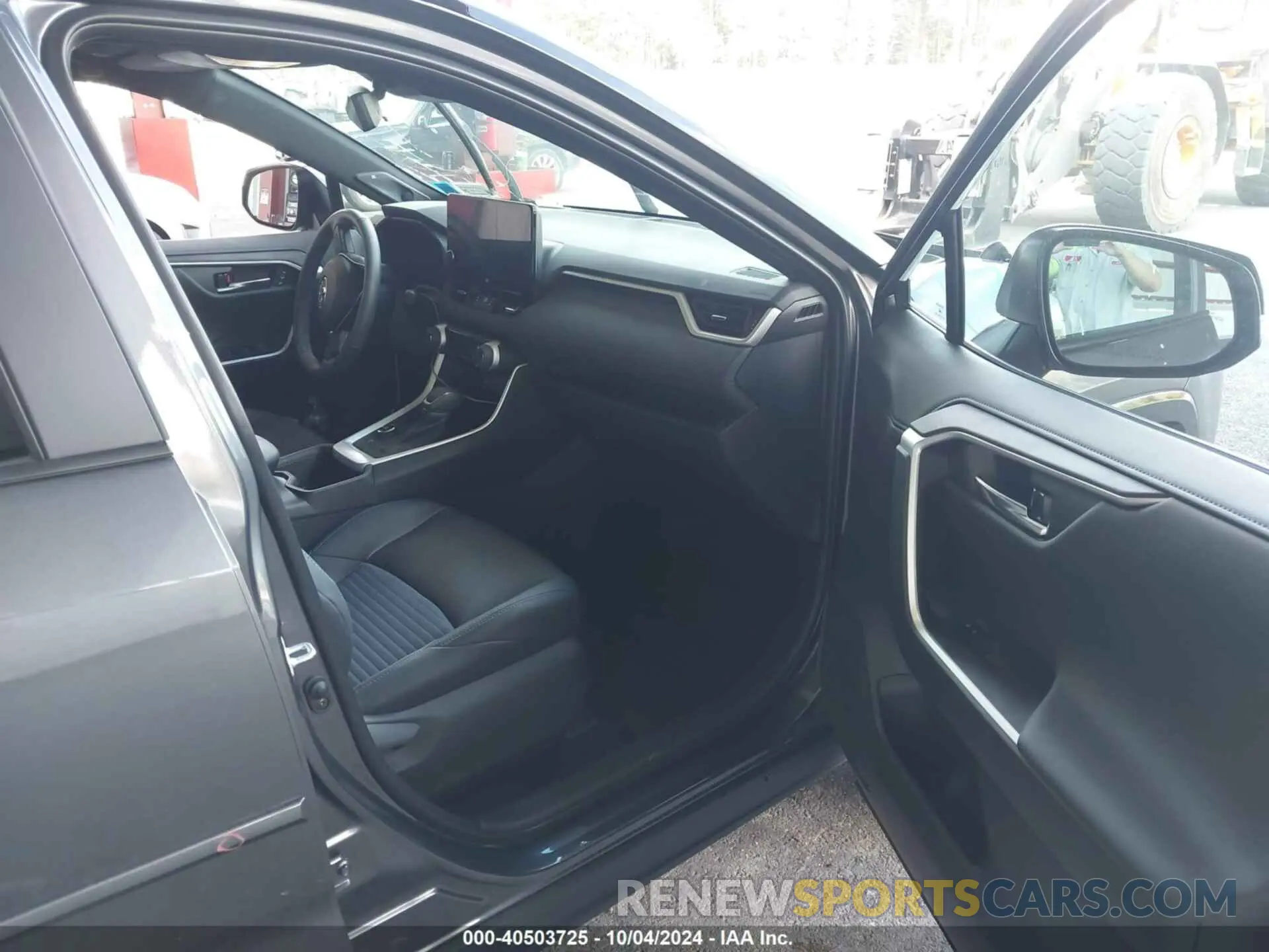 5 Photograph of a damaged car 4T3E6RFV3RU154268 TOYOTA RAV4 HYBRID 2024