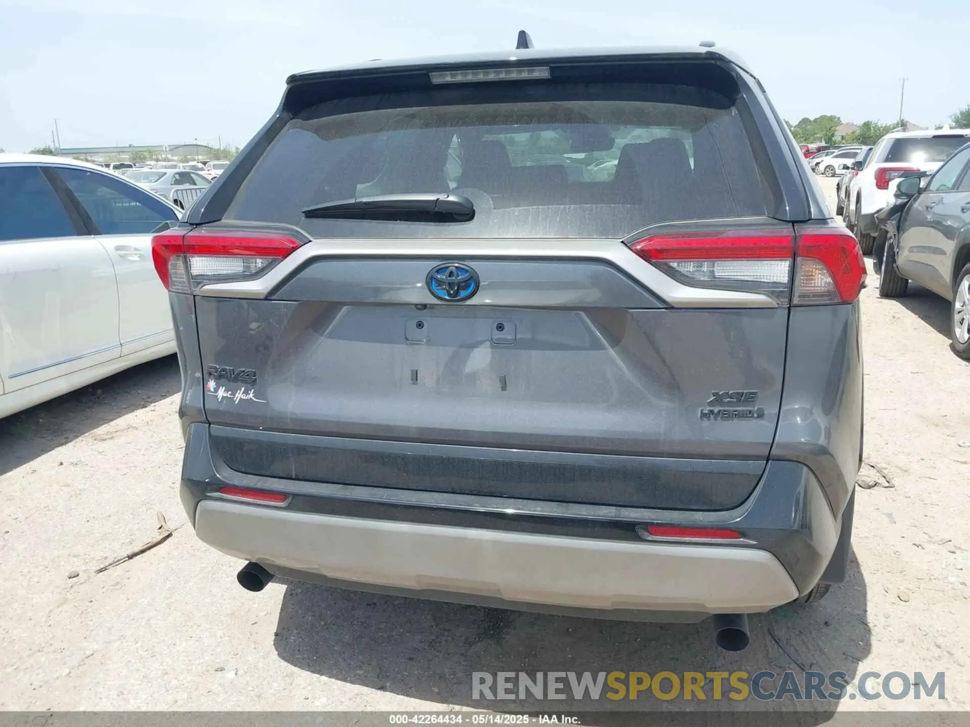 16 Photograph of a damaged car 4T3E6RFV3RU174035 TOYOTA RAV4 HYBRID 2024