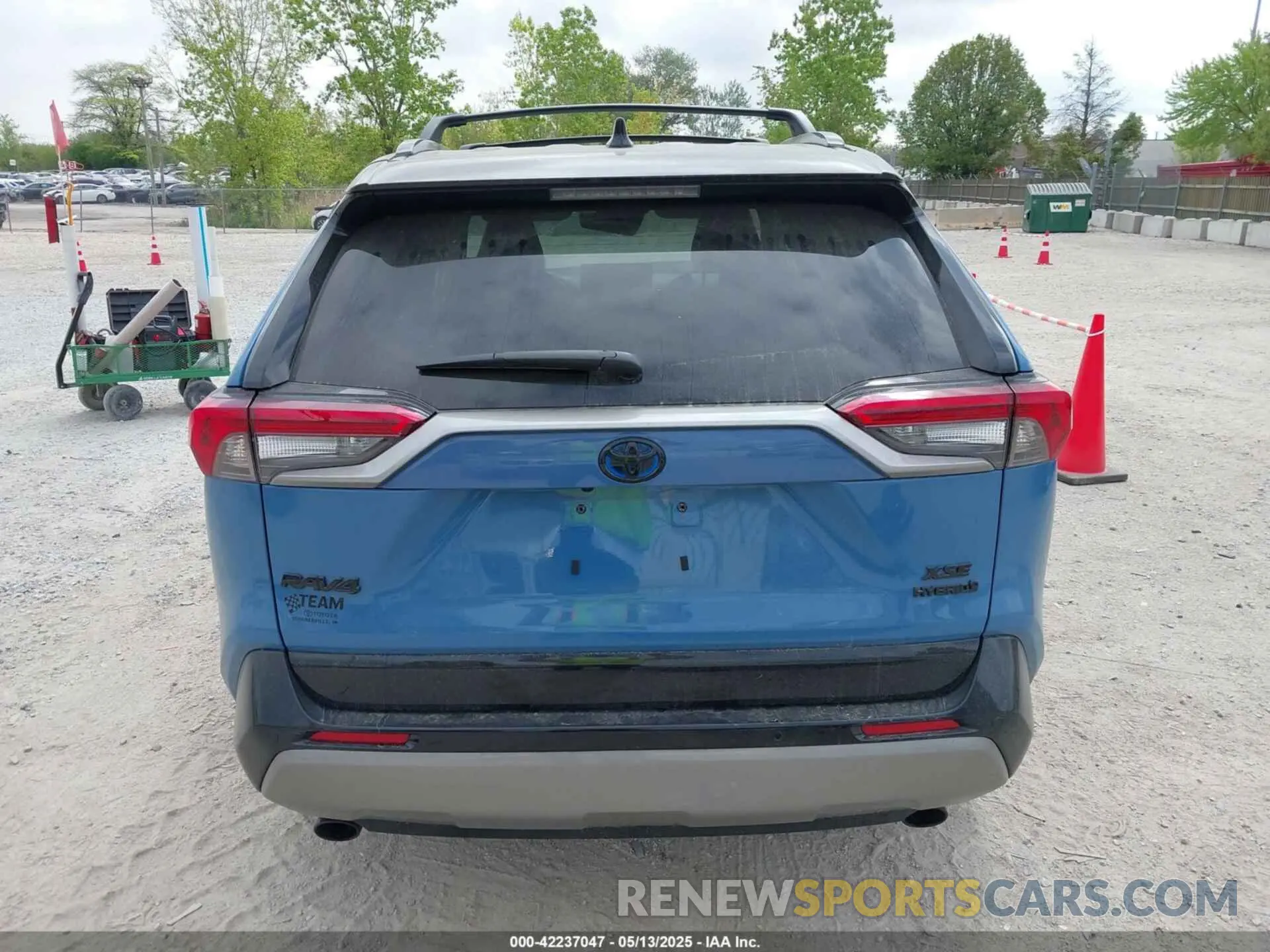 17 Photograph of a damaged car 4T3E6RFV4RU163271 TOYOTA RAV4 HYBRID 2024