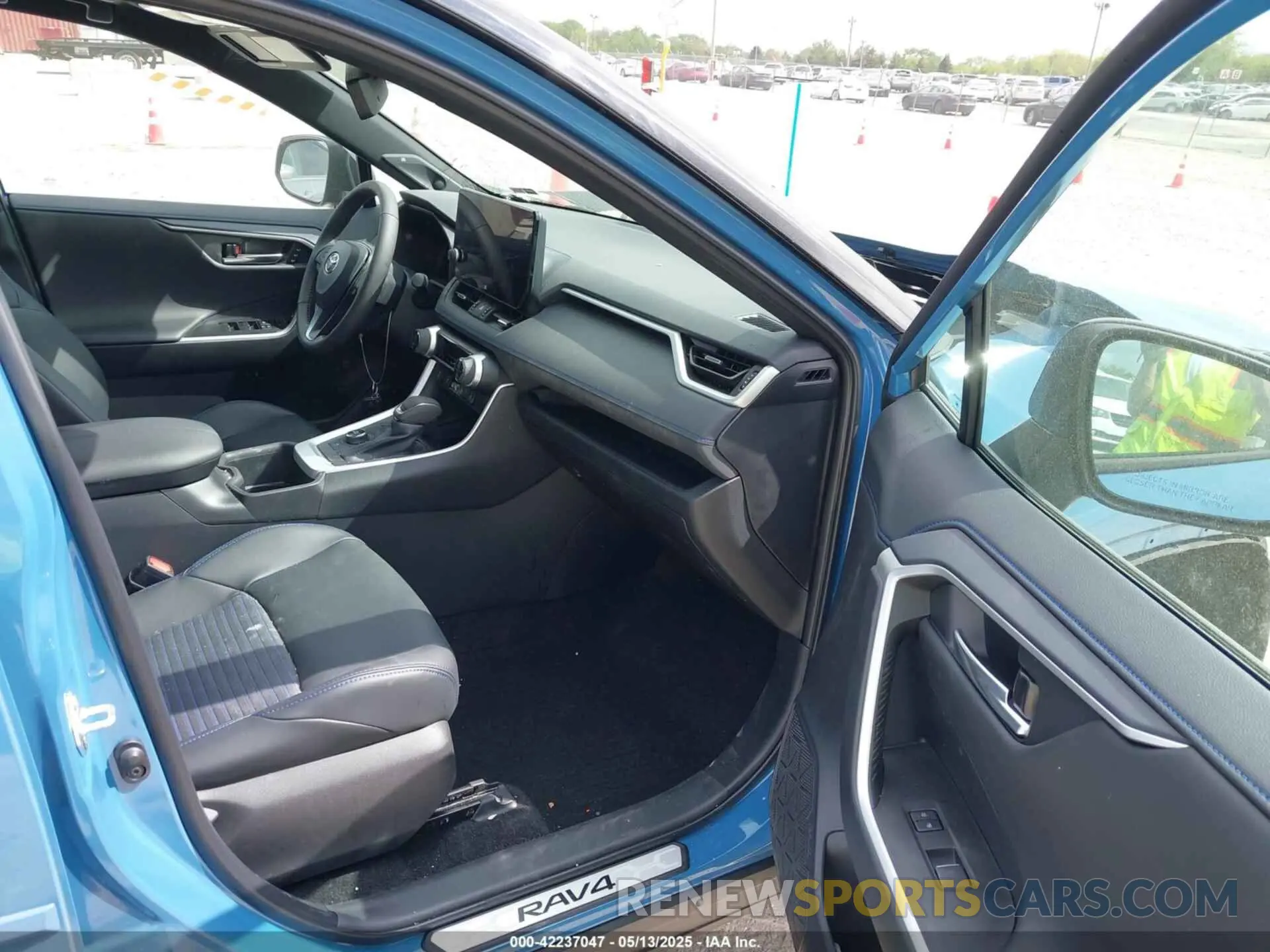 5 Photograph of a damaged car 4T3E6RFV4RU163271 TOYOTA RAV4 HYBRID 2024