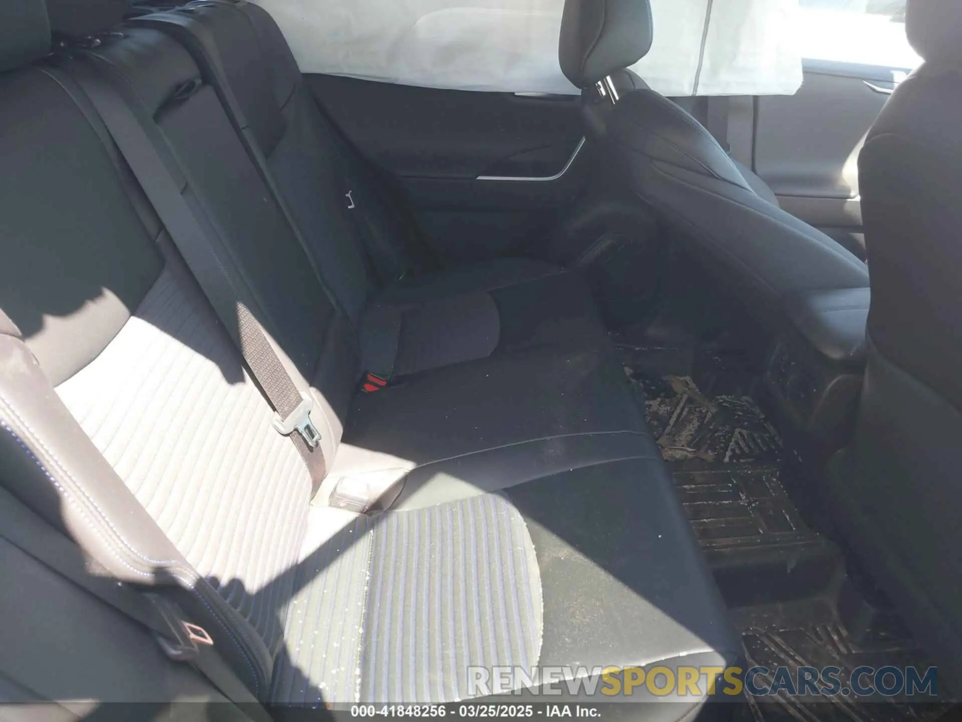 8 Photograph of a damaged car 4T3E6RFV6RU159190 TOYOTA RAV4 HYBRID 2024