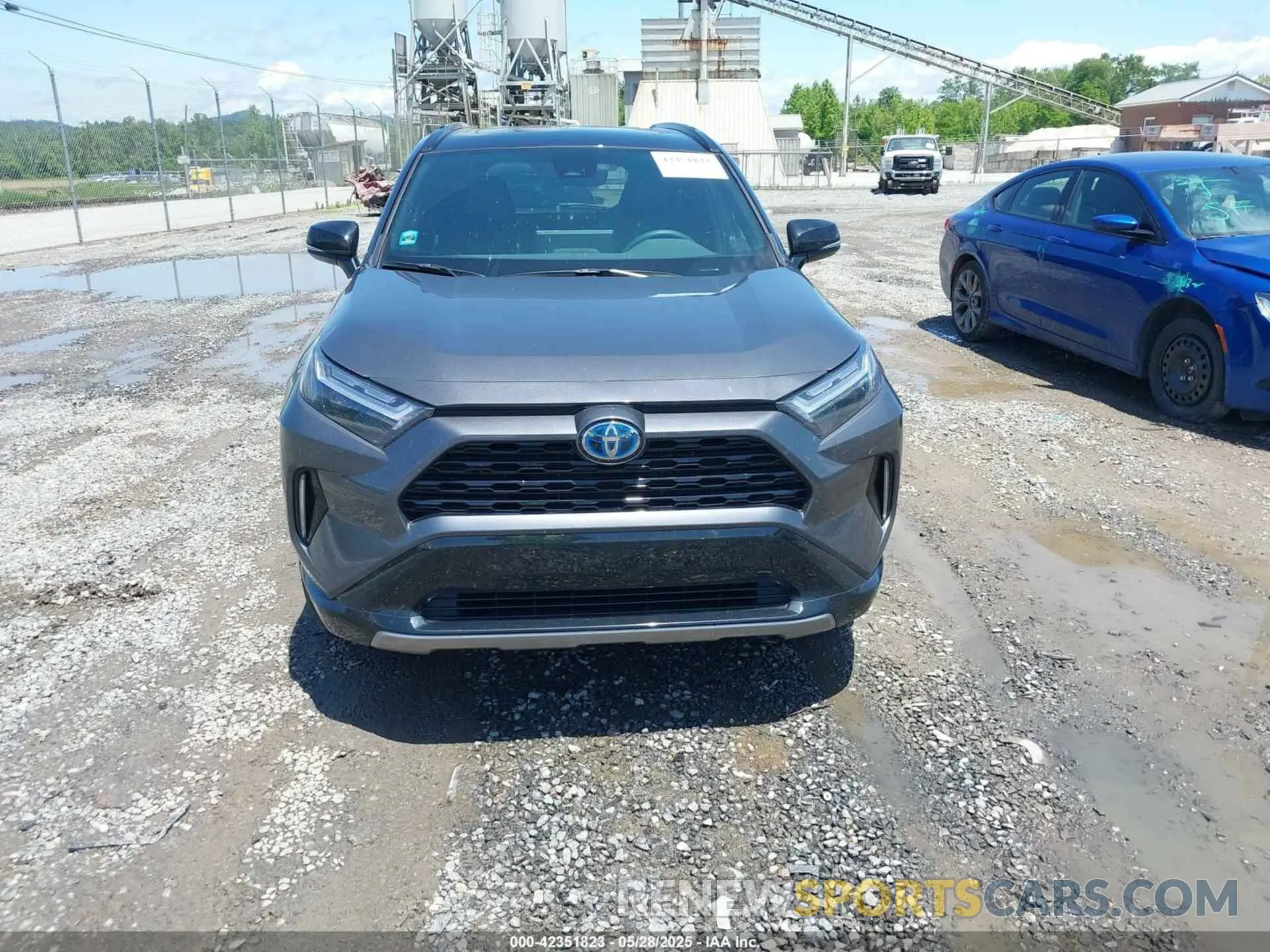 12 Photograph of a damaged car 4T3E6RFVXRU167468 TOYOTA RAV4 HYBRID 2024