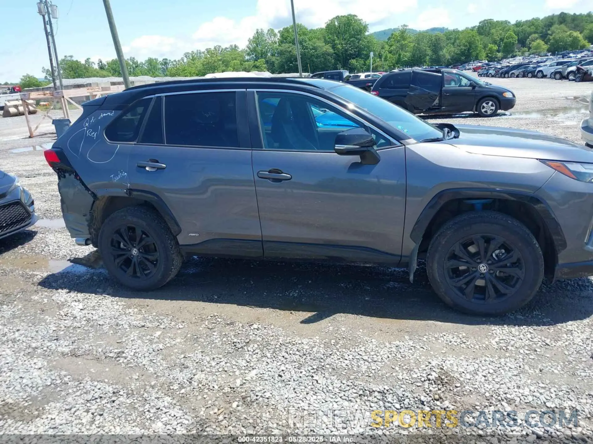 13 Photograph of a damaged car 4T3E6RFVXRU167468 TOYOTA RAV4 HYBRID 2024