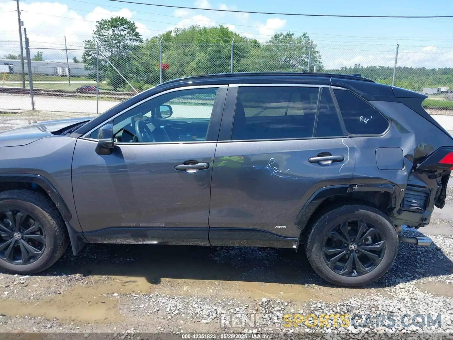 14 Photograph of a damaged car 4T3E6RFVXRU167468 TOYOTA RAV4 HYBRID 2024