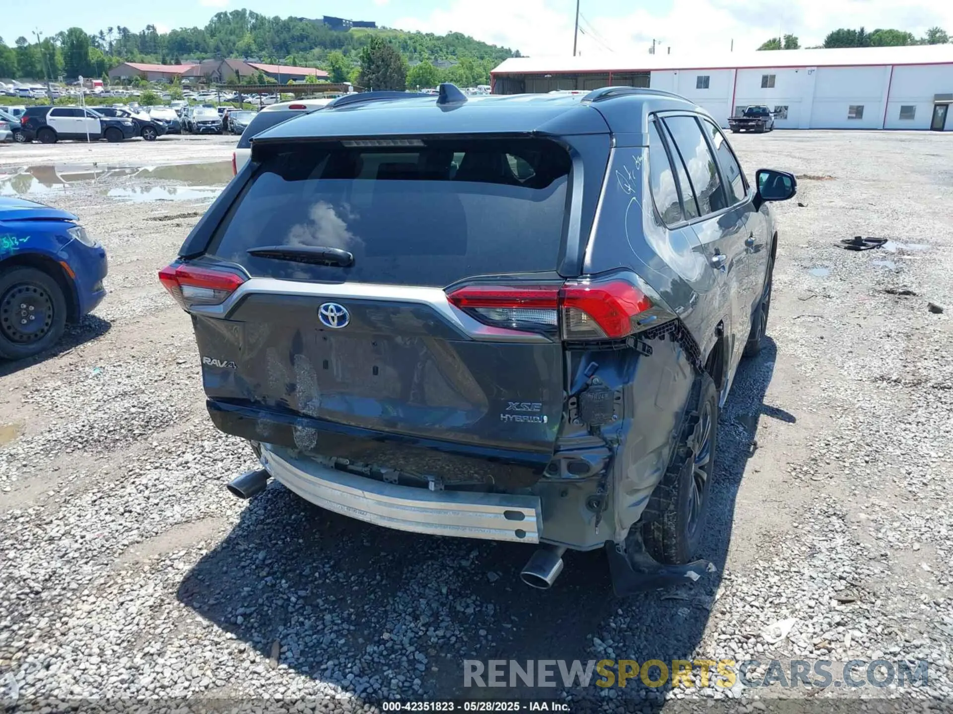 16 Photograph of a damaged car 4T3E6RFVXRU167468 TOYOTA RAV4 HYBRID 2024