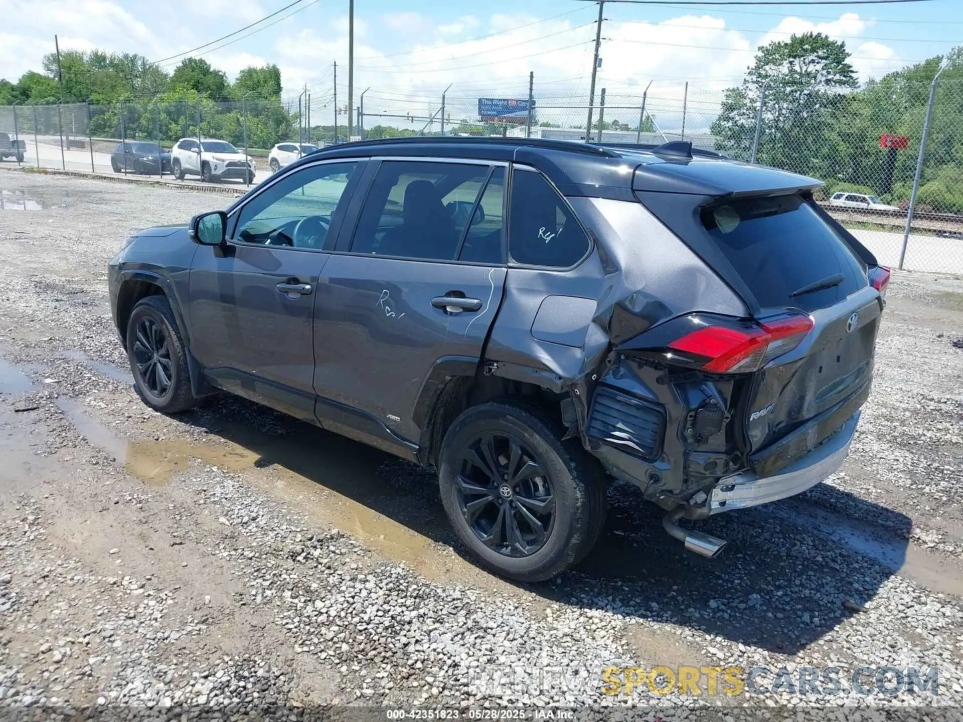 3 Photograph of a damaged car 4T3E6RFVXRU167468 TOYOTA RAV4 HYBRID 2024