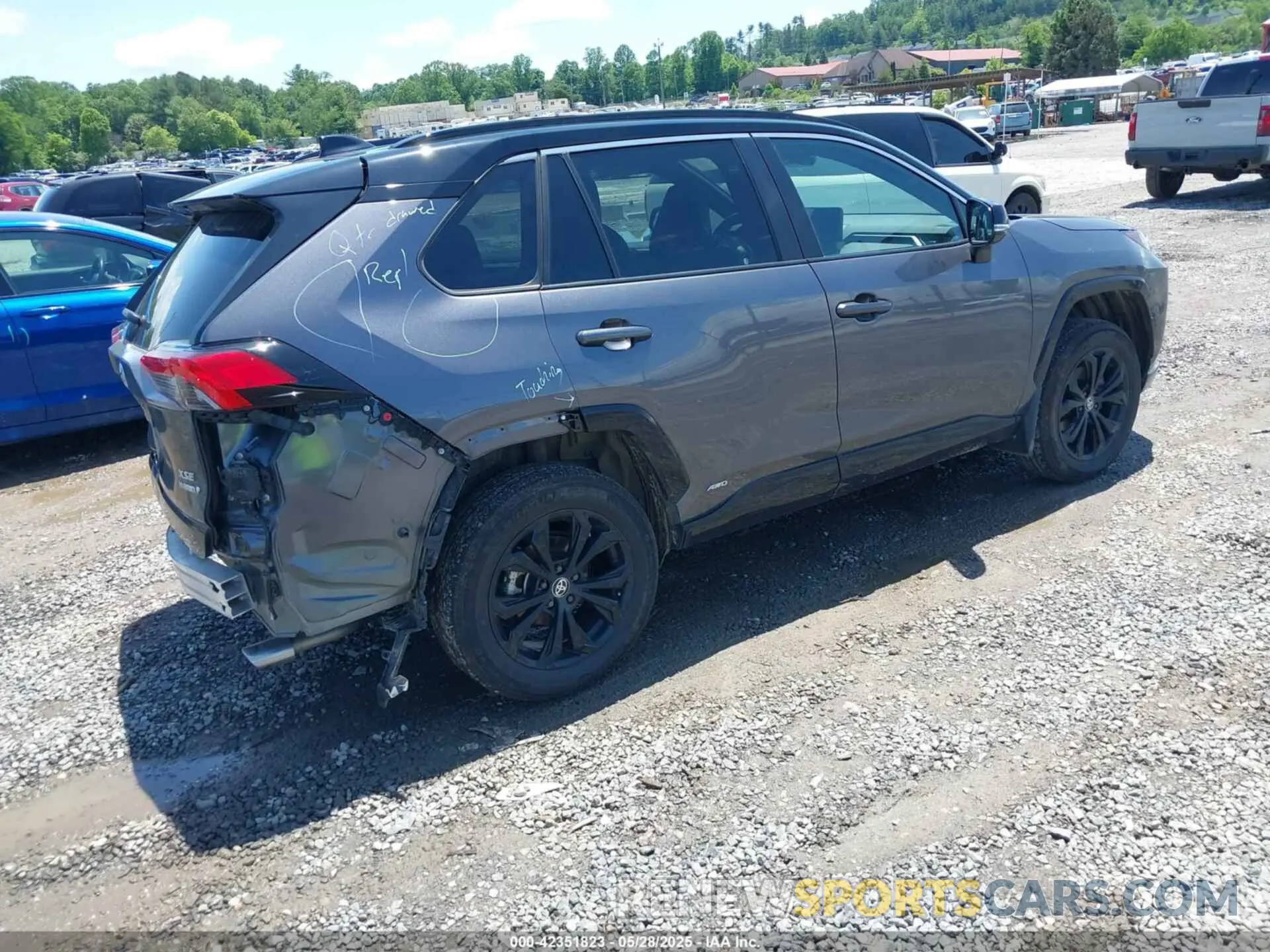 4 Photograph of a damaged car 4T3E6RFVXRU167468 TOYOTA RAV4 HYBRID 2024