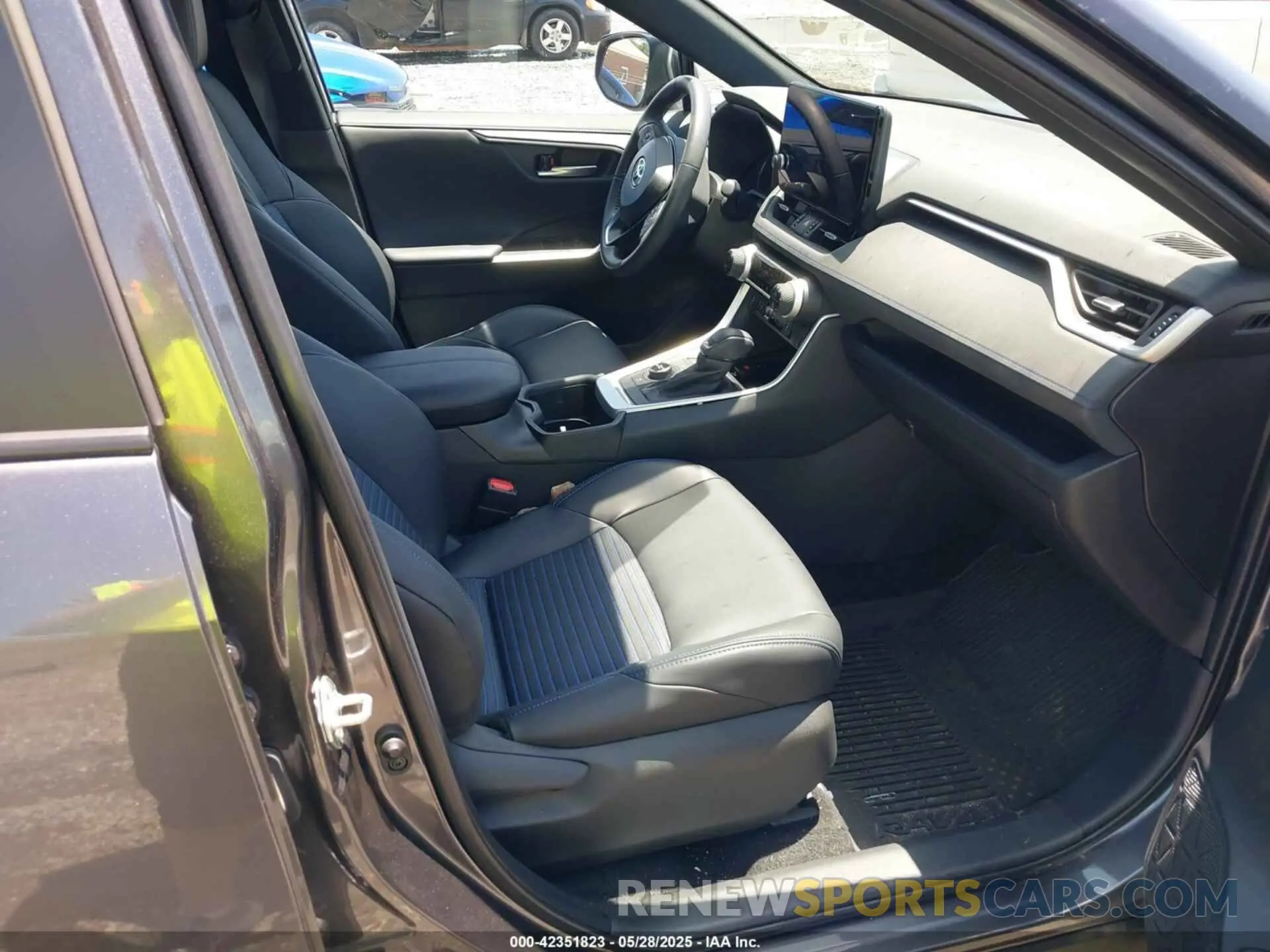 5 Photograph of a damaged car 4T3E6RFVXRU167468 TOYOTA RAV4 HYBRID 2024