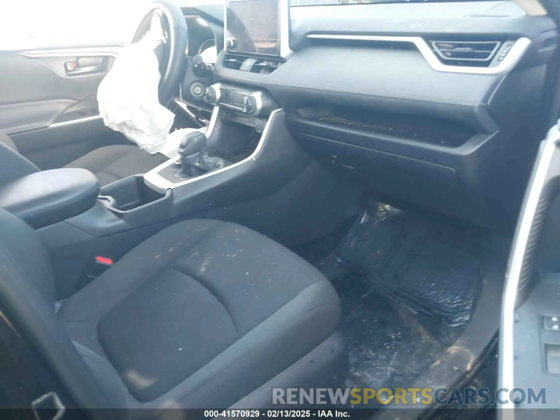 5 Photograph of a damaged car 4T3LWRFV1RU121874 TOYOTA RAV4 HYBRID 2024