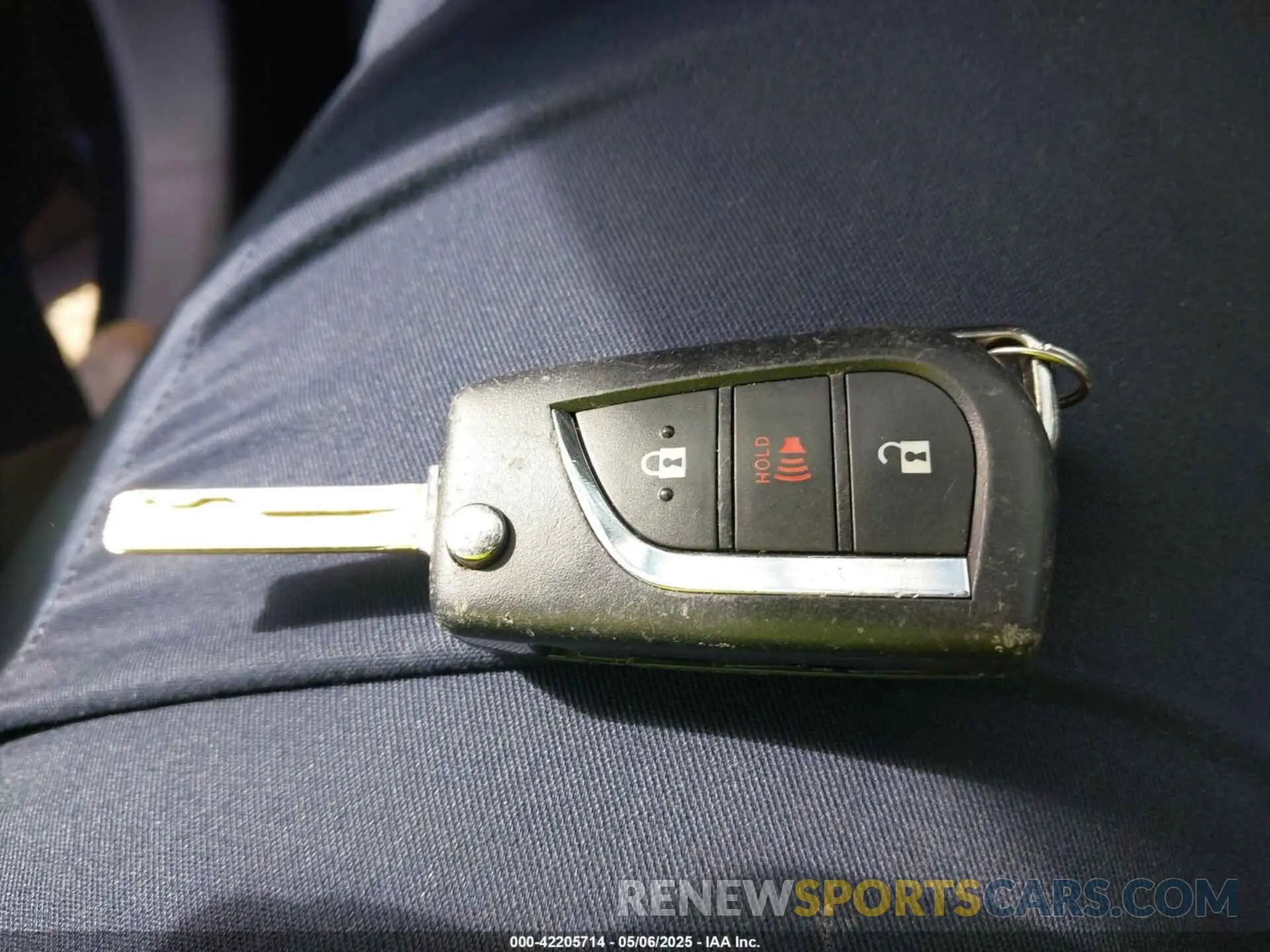 11 Photograph of a damaged car 4T3LWRFV1RU128503 TOYOTA RAV4 HYBRID 2024