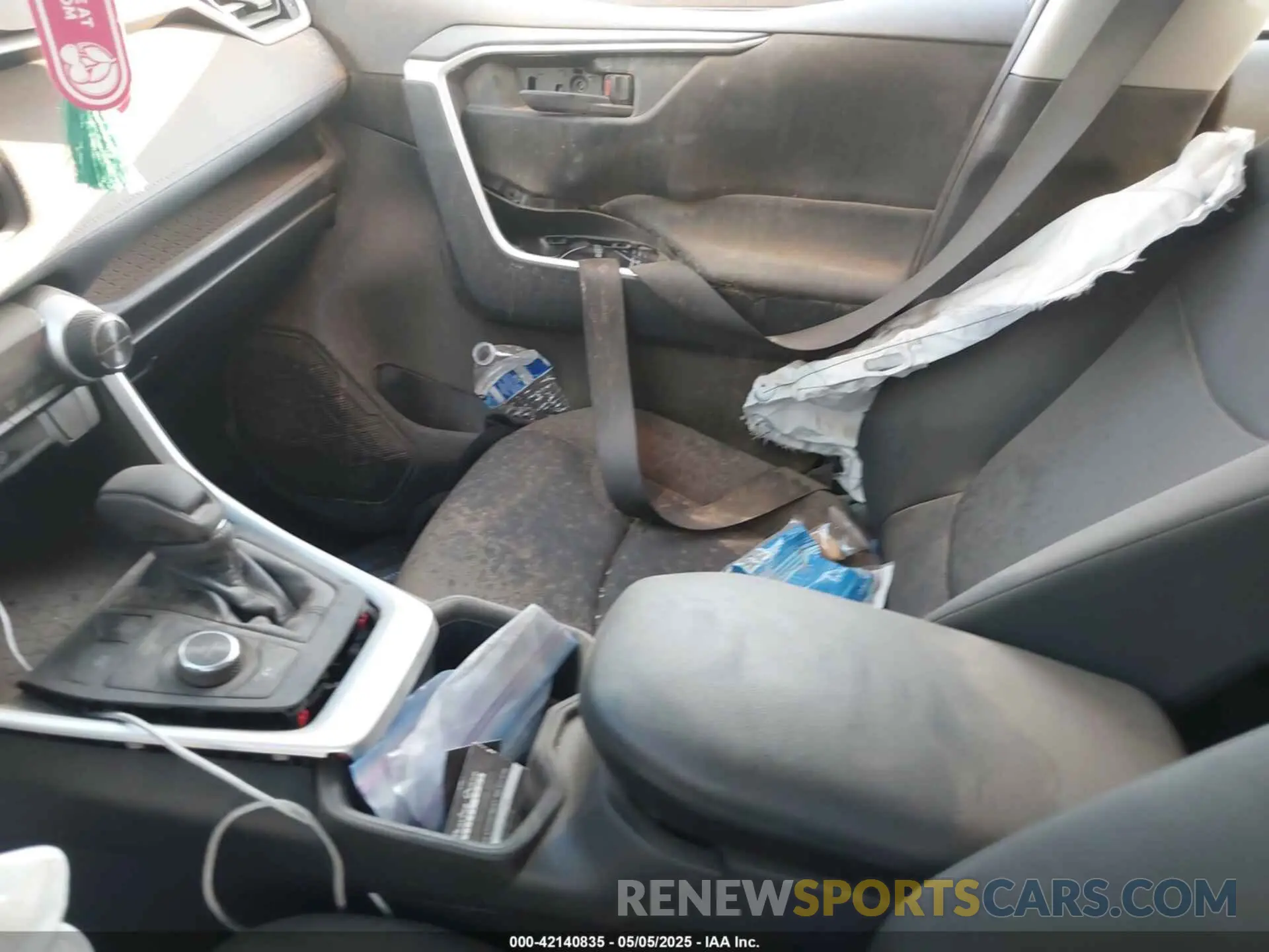 5 Photograph of a damaged car 4T3LWRFV2RU117235 TOYOTA RAV4 HYBRID 2024