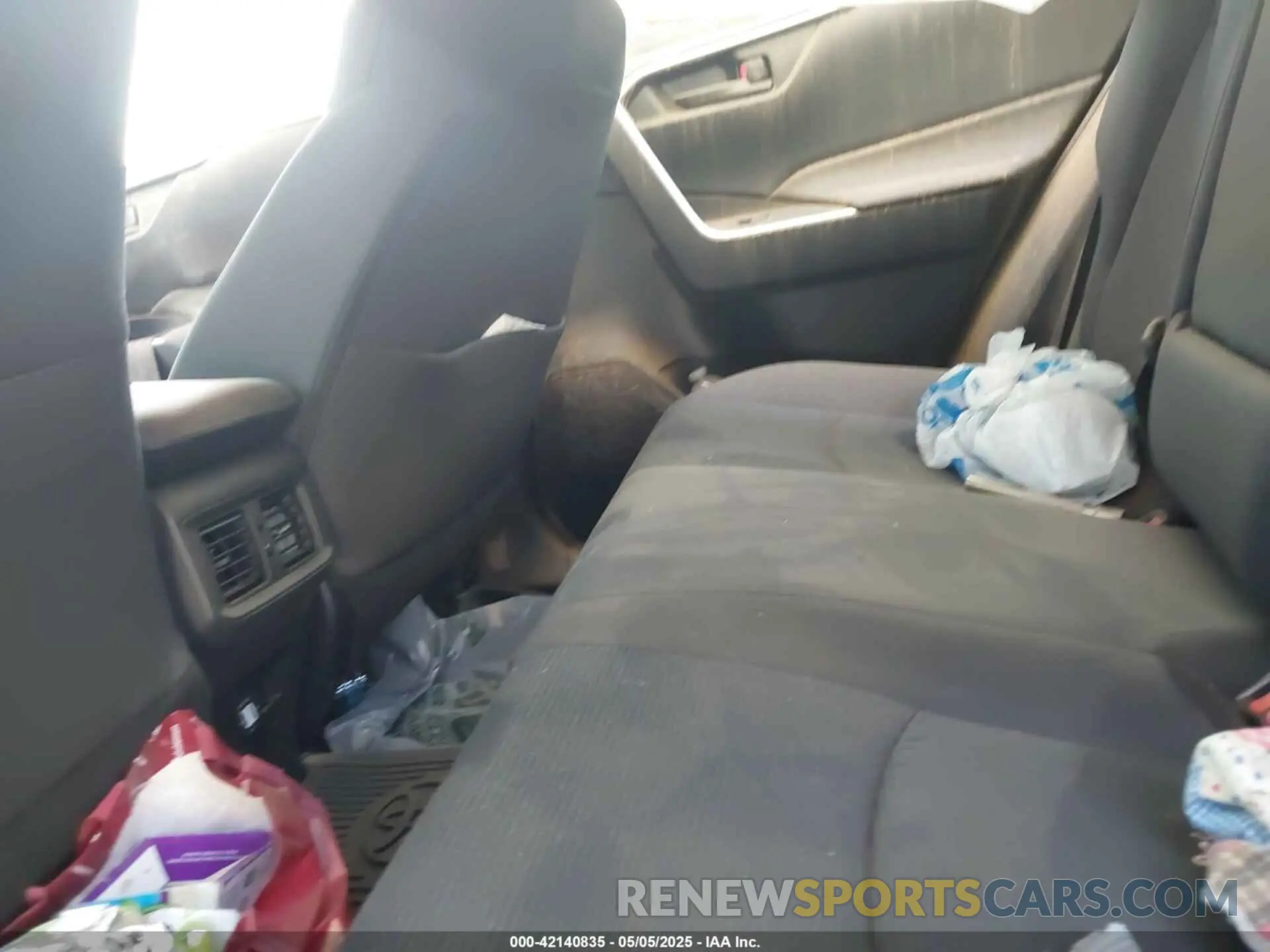 8 Photograph of a damaged car 4T3LWRFV2RU117235 TOYOTA RAV4 HYBRID 2024