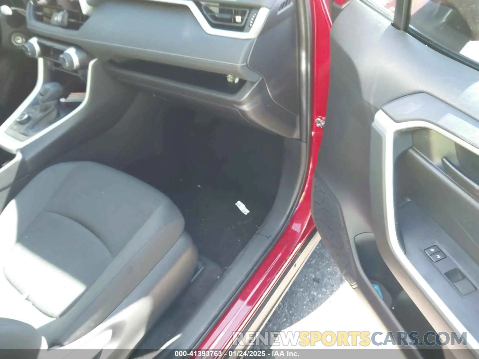 5 Photograph of a damaged car 4T3LWRFV2RU122564 TOYOTA RAV4 HYBRID 2024