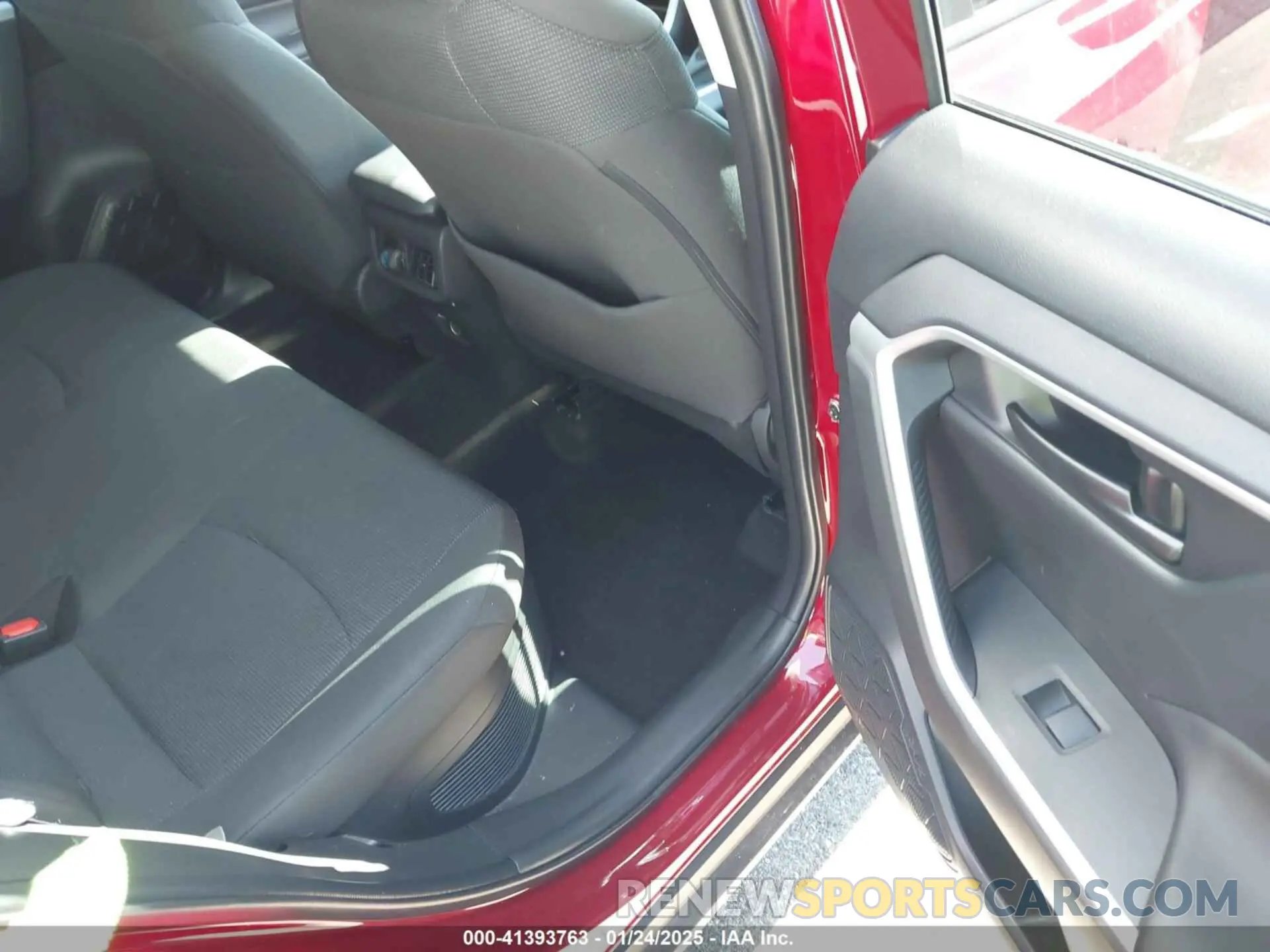 8 Photograph of a damaged car 4T3LWRFV2RU122564 TOYOTA RAV4 HYBRID 2024