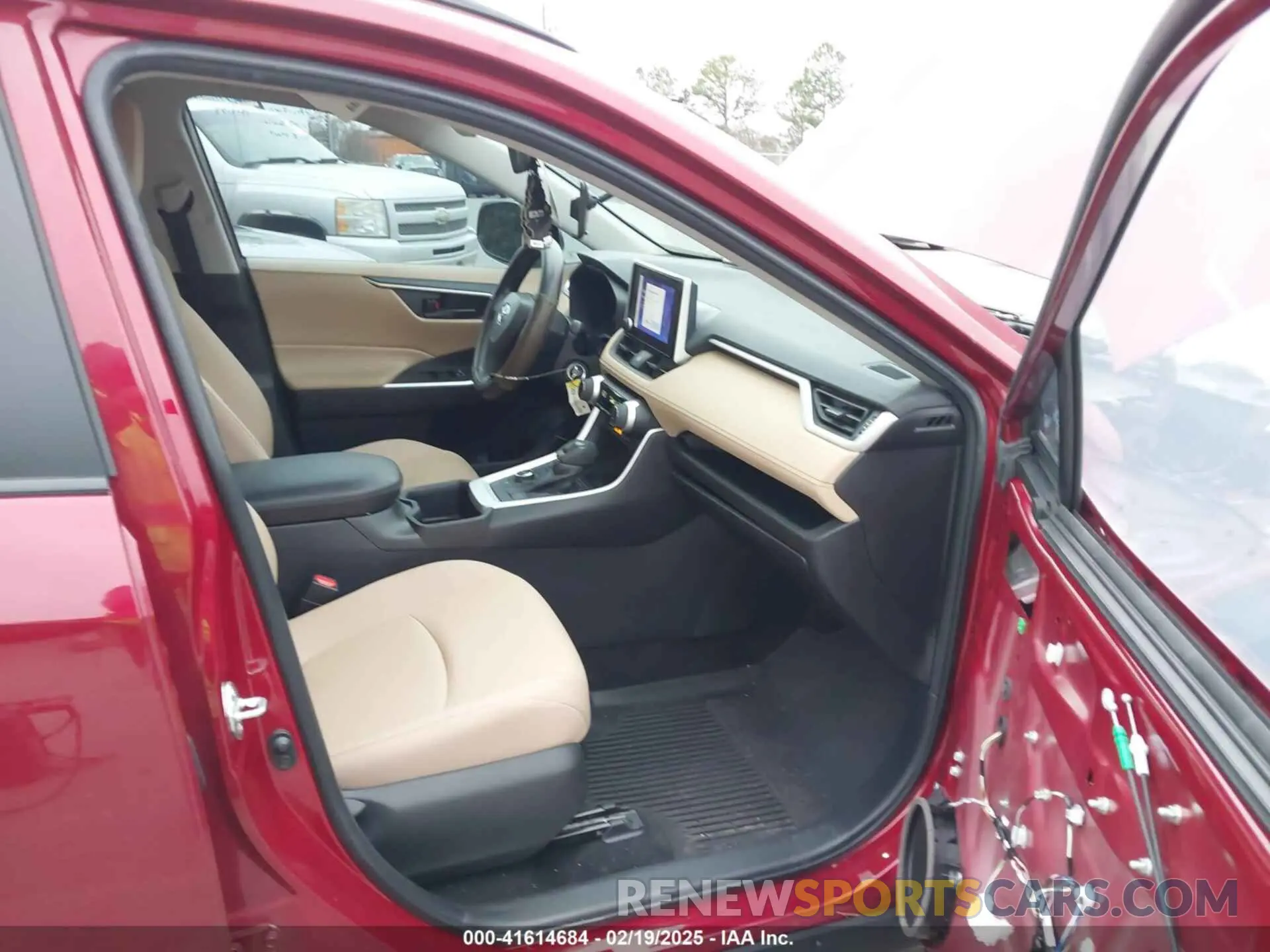 5 Photograph of a damaged car 4T3LWRFV7RU136279 TOYOTA RAV4 HYBRID 2024