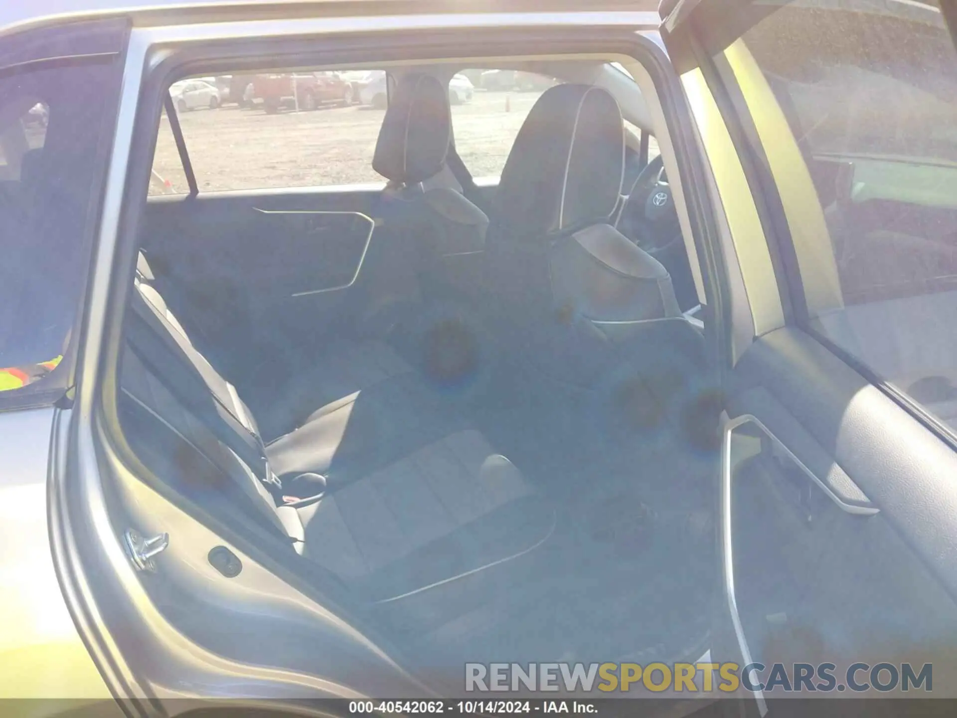 8 Photograph of a damaged car 4T3LWRFV8RU143922 TOYOTA RAV4 HYBRID 2024